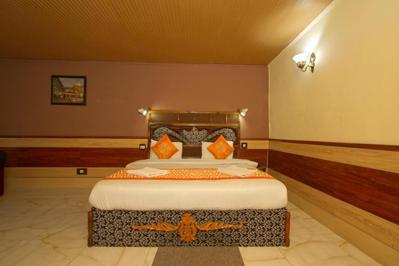 Ishaan Hotel 3*