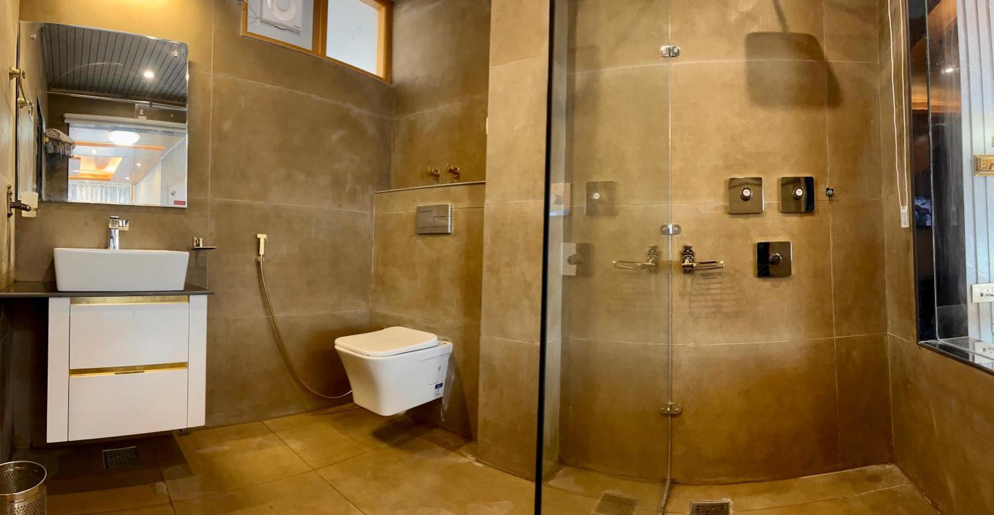 Rockland Cottage, - Centrally Heated & Air Cooled Premium Hotel Manali (Himachal Pradesh)