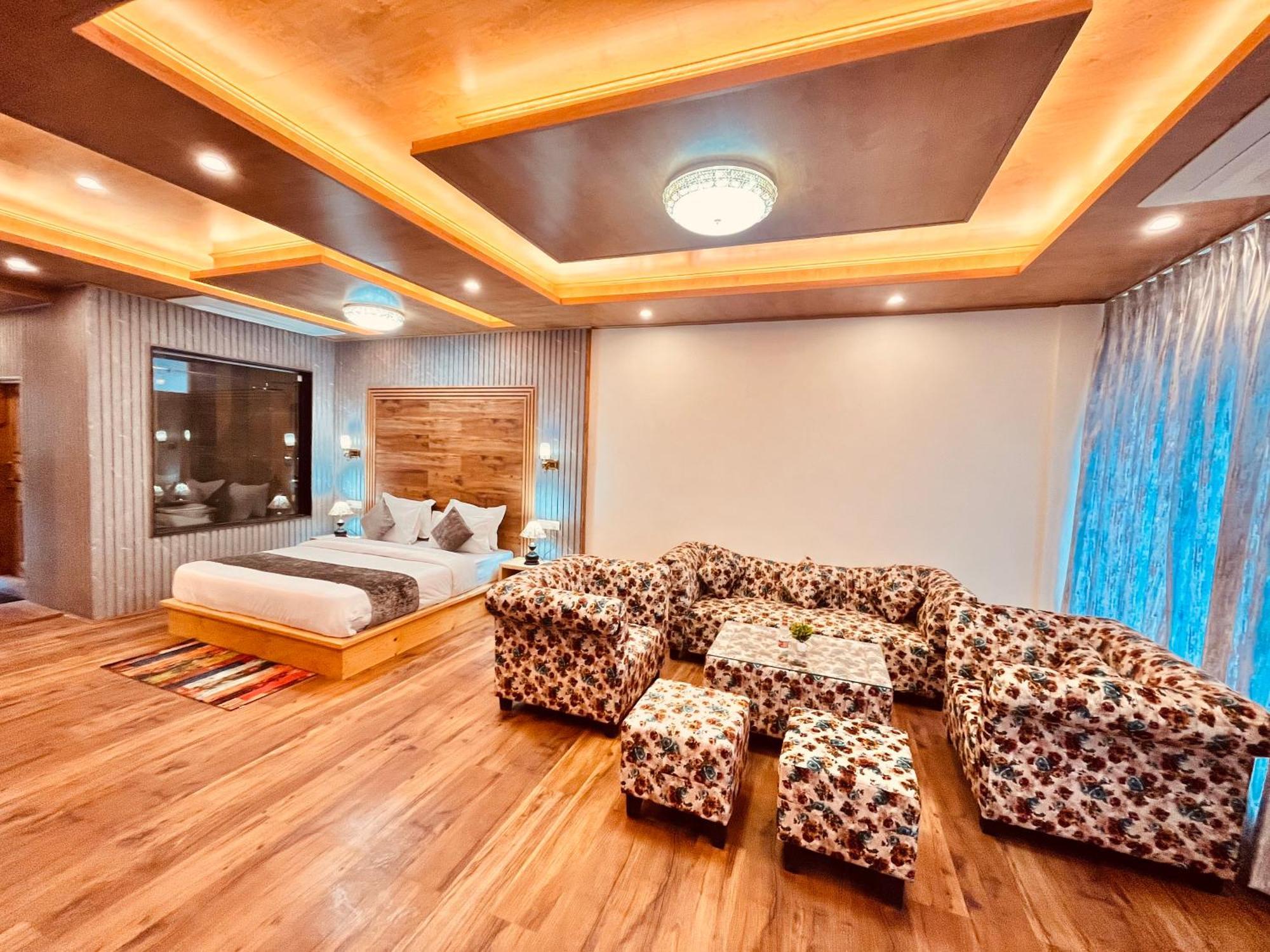 Rockland Cottage, - Centrally Heated & Air Cooled Premium Hotel