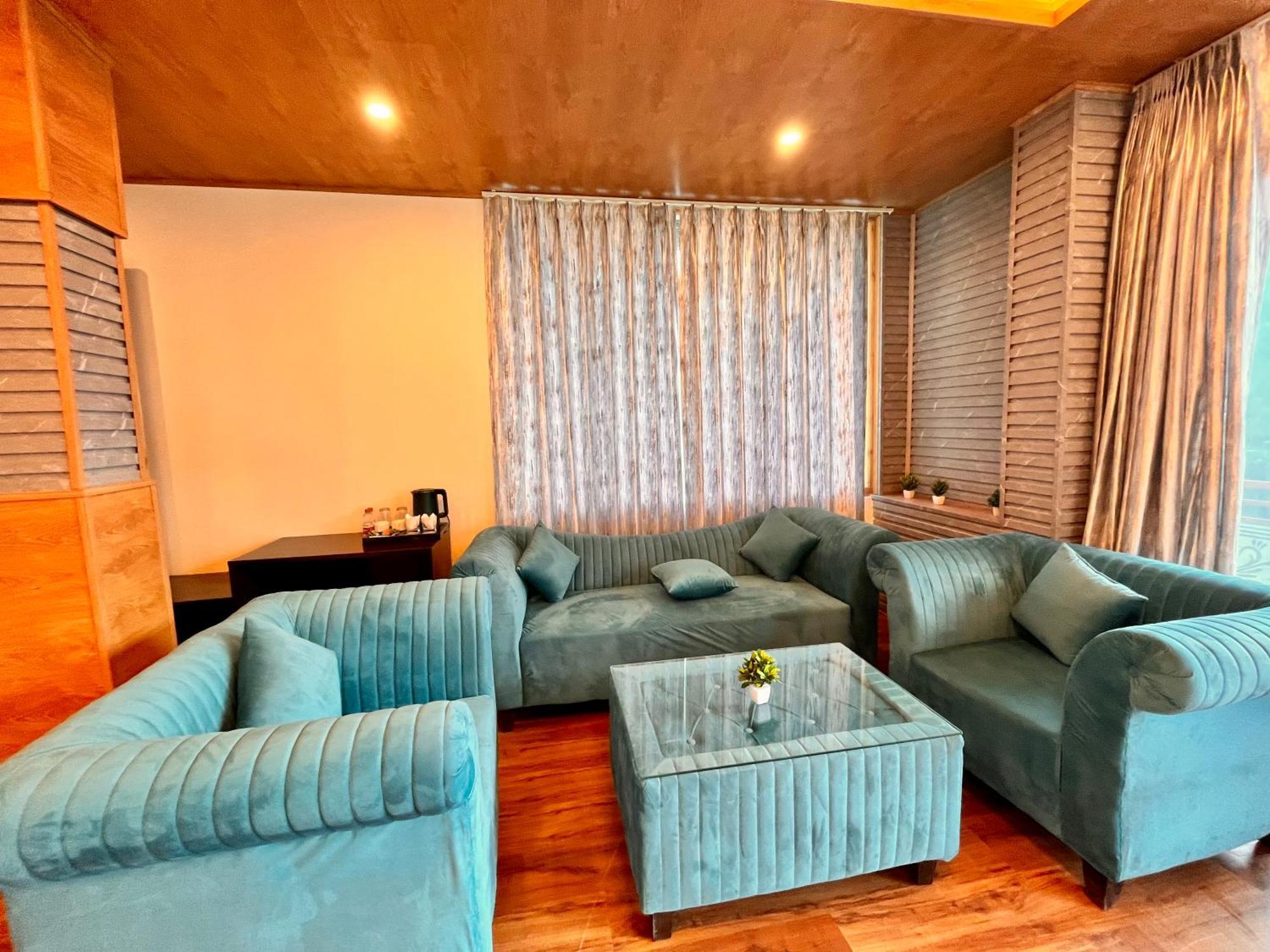 Rockland Cottage, - Centrally Heated & Air Cooled Premium Hotel Manali (Himachal Pradesh)