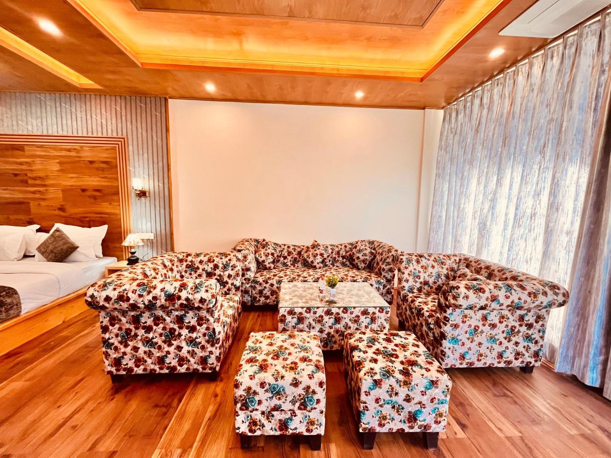 Hotel Rockland Cottage, - Centrally Heated & Air Cooled Premium Manali (Himachal Pradesh)
