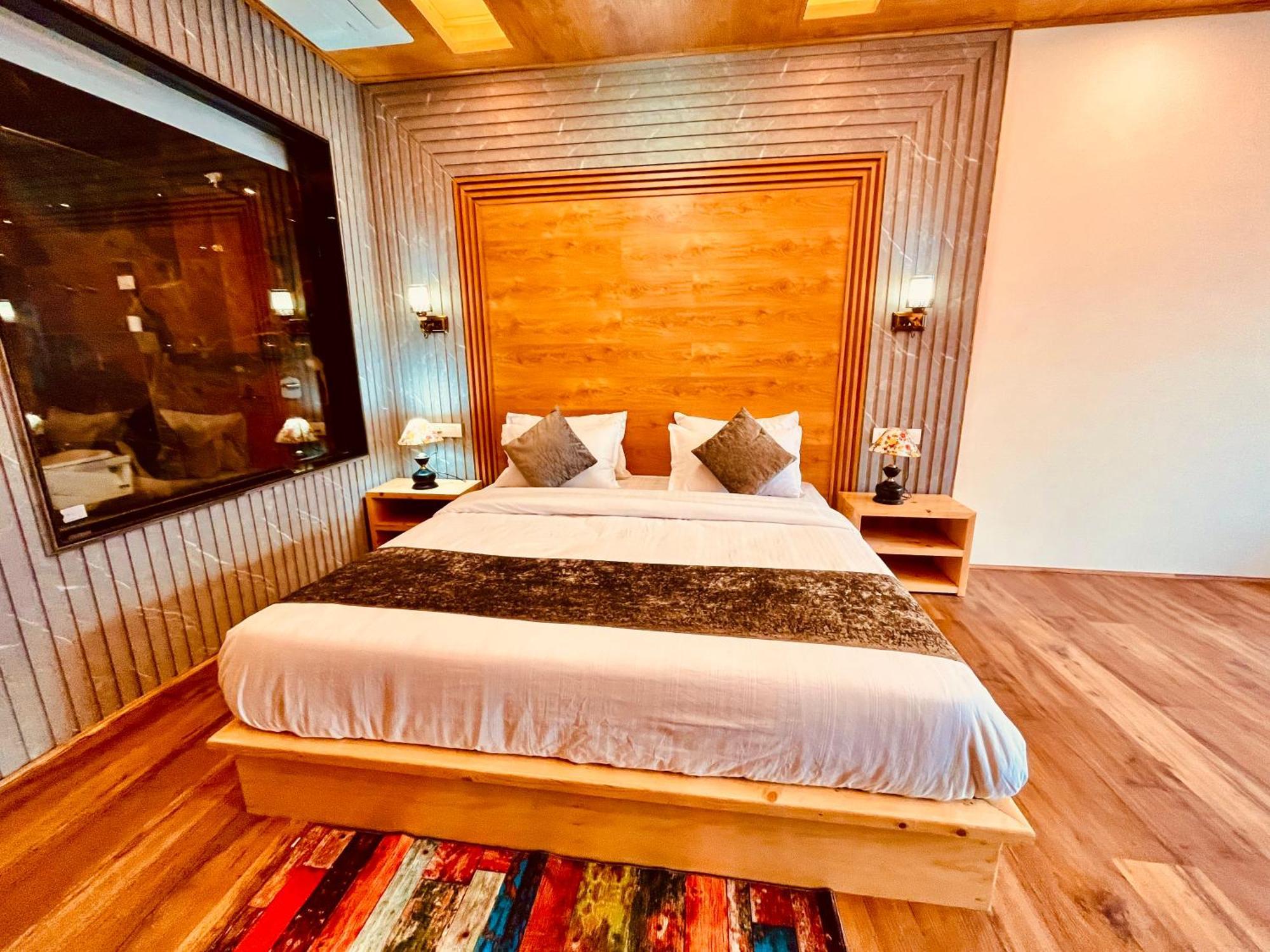 Rockland Cottage, - Centrally Heated & Air Cooled Premium Hotel Manali (Himachal Pradesh)