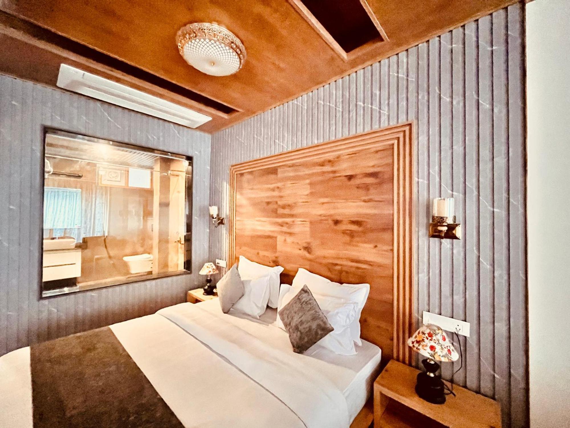 Rockland Cottage, - Centrally Heated & Air Cooled Premium Hotel Manali (Himachal Pradesh)