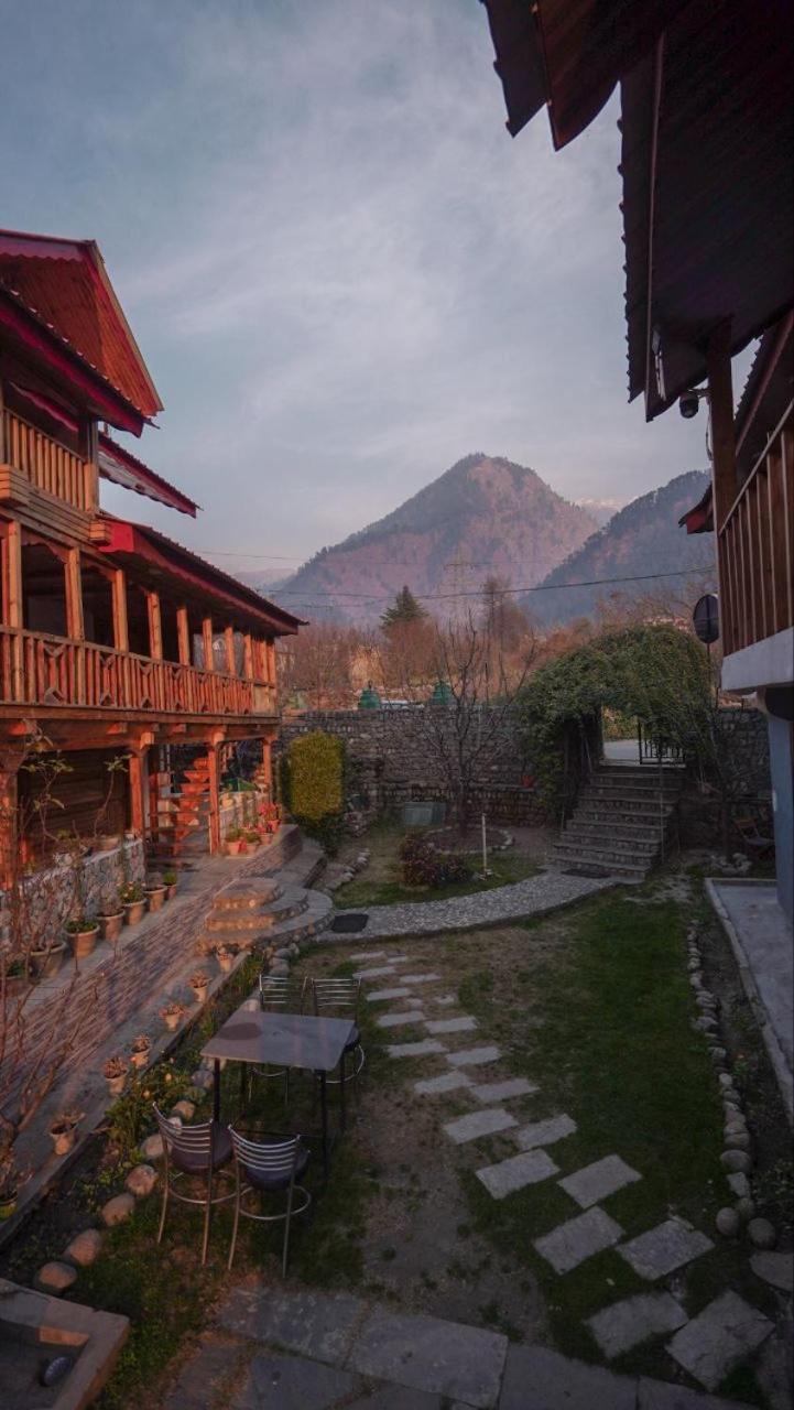 Barfi Hotel