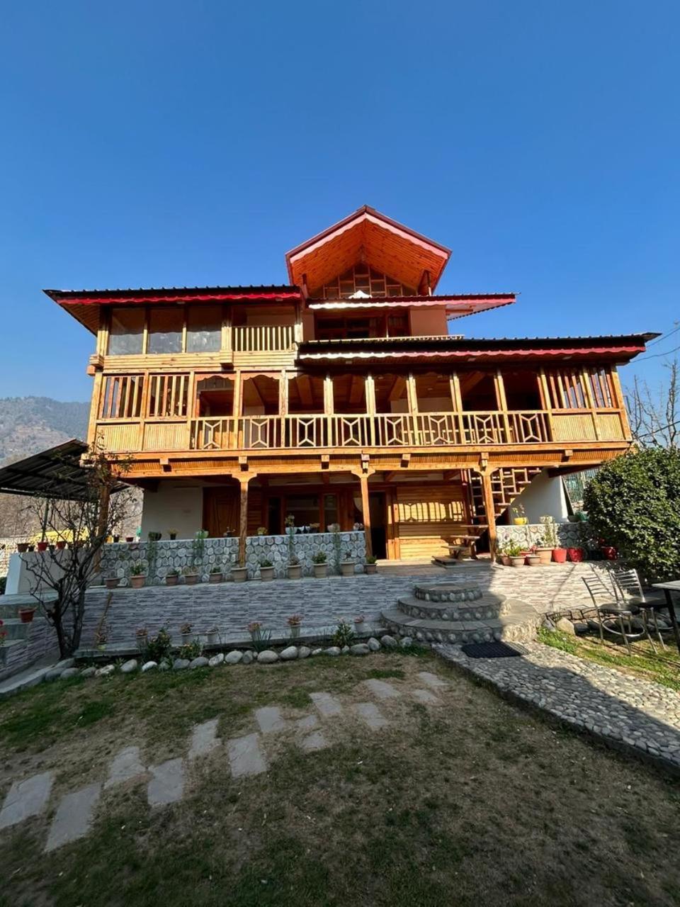 Hotel Barfi