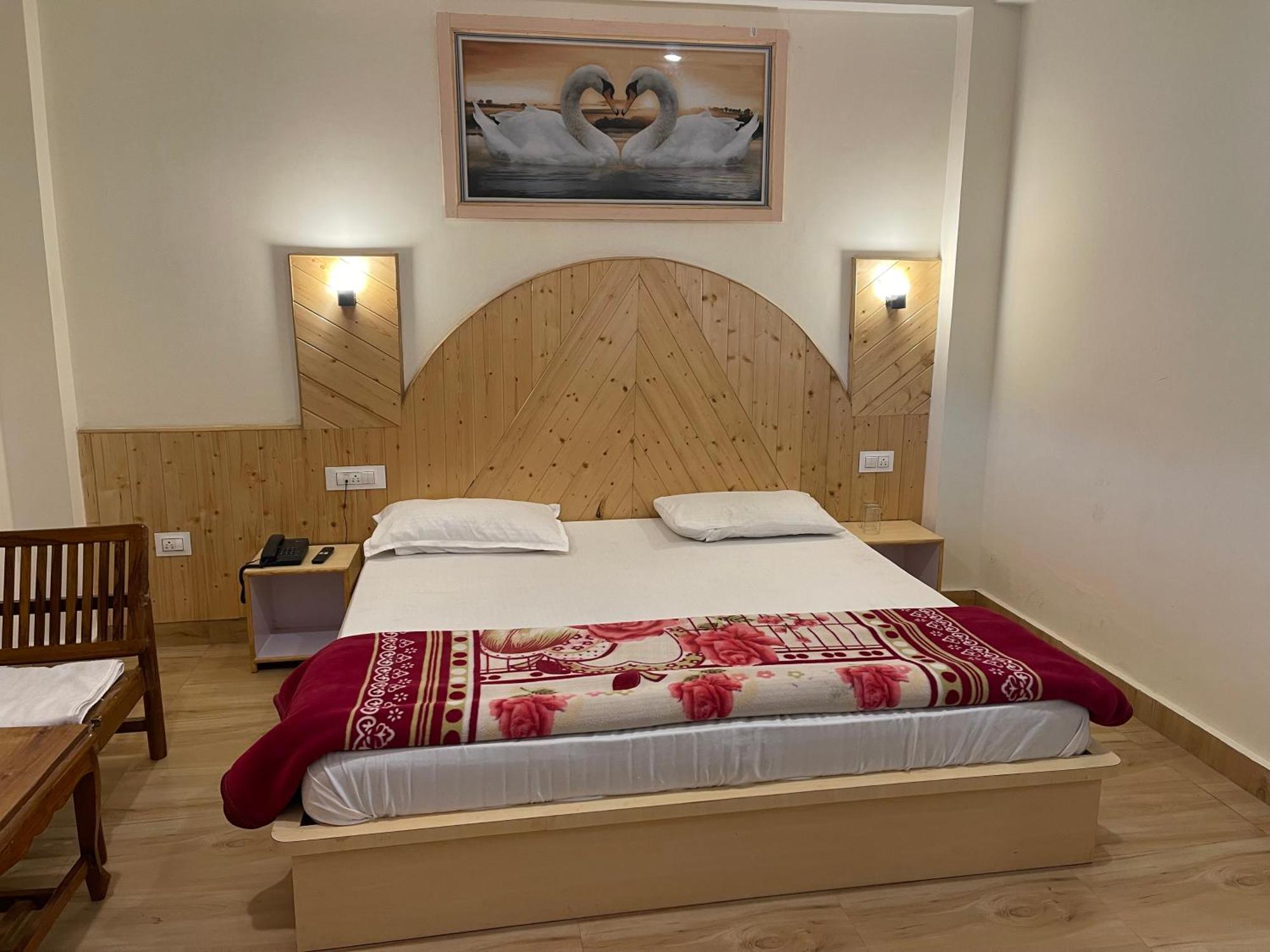 Hotel Shubham Manali (Himachal Pradesh)
