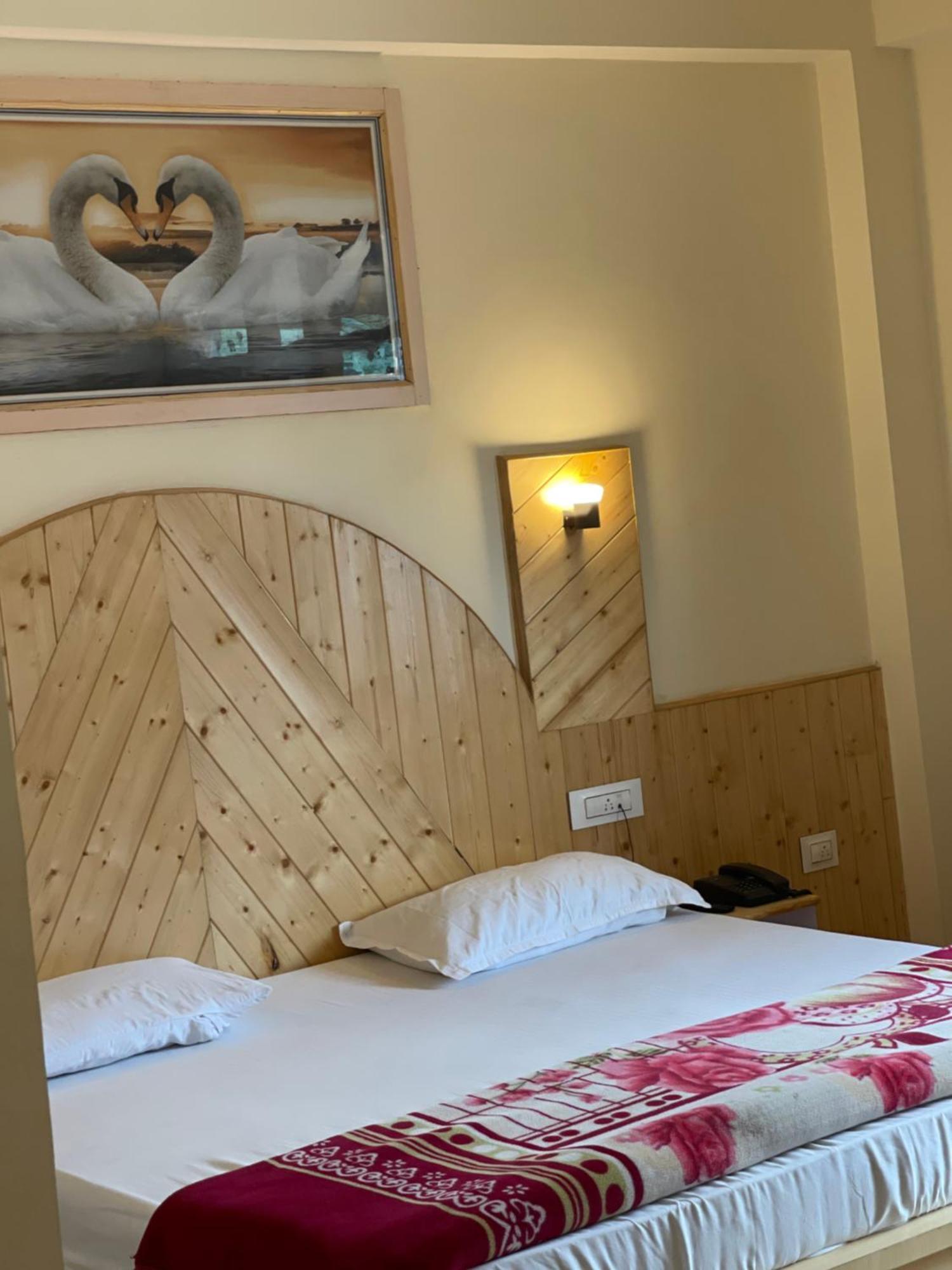 Shubham Hotel Manali (Himachal Pradesh)