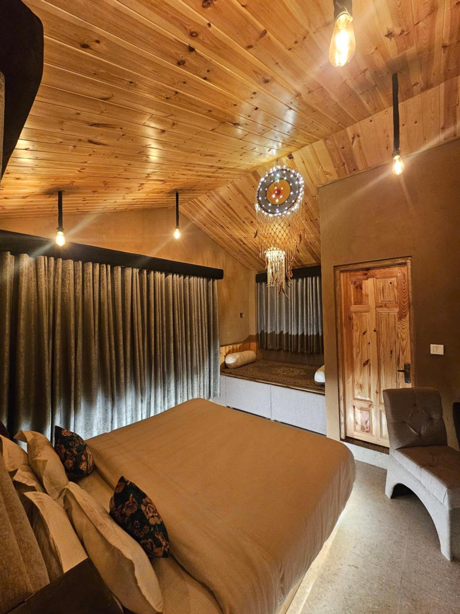 Old By Himalayan Hotels, With Mountain View, Balcony, Terrace And Parking Manali (Himachal Pradesh)