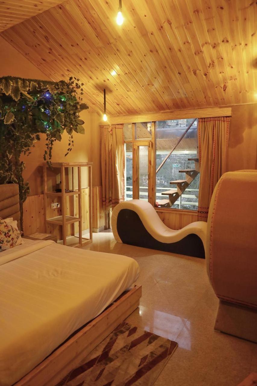Old With Balcony And Mountain Views, Near Mall Road Hotel 4*