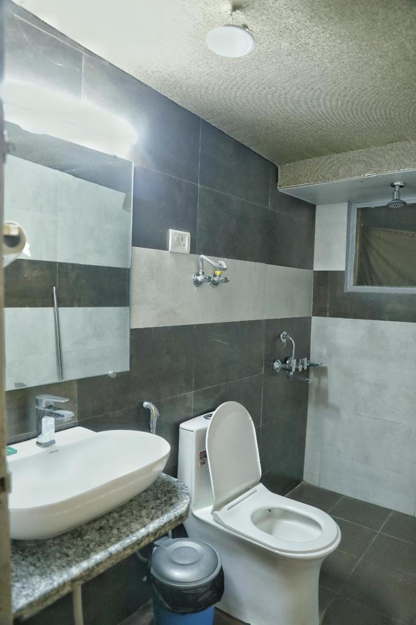 Hotel Old With Balcony And Mountain Views, Near Mall Road 4*