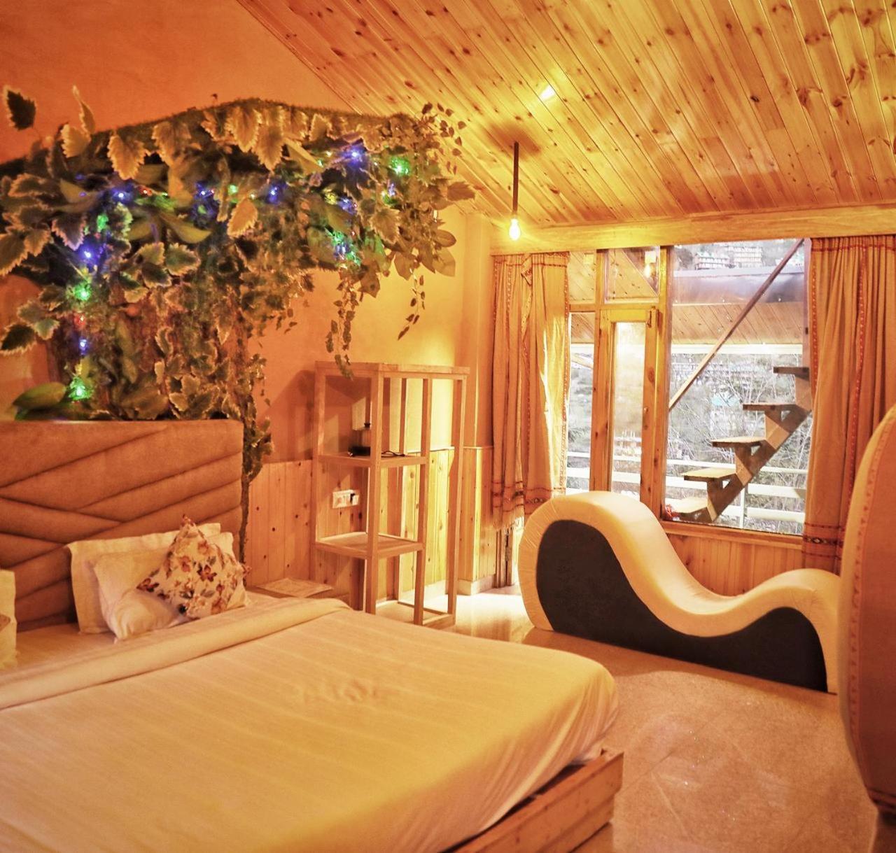 Old With Balcony And Mountain Views, Near Mall Road 4*