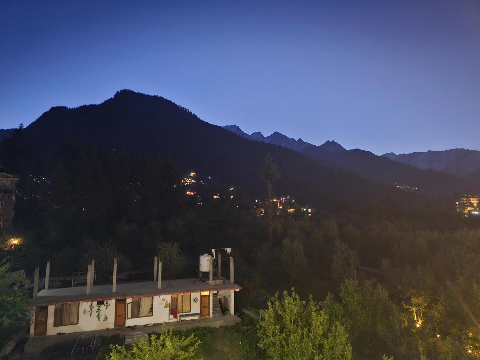 Old With Balcony And Mountain Views, Near Mall Road