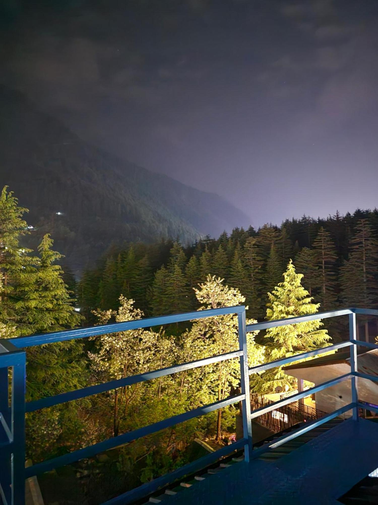 Old With Balcony And Mountain Views, Near Mall Road Hotel Manali (Himachal Pradesh)