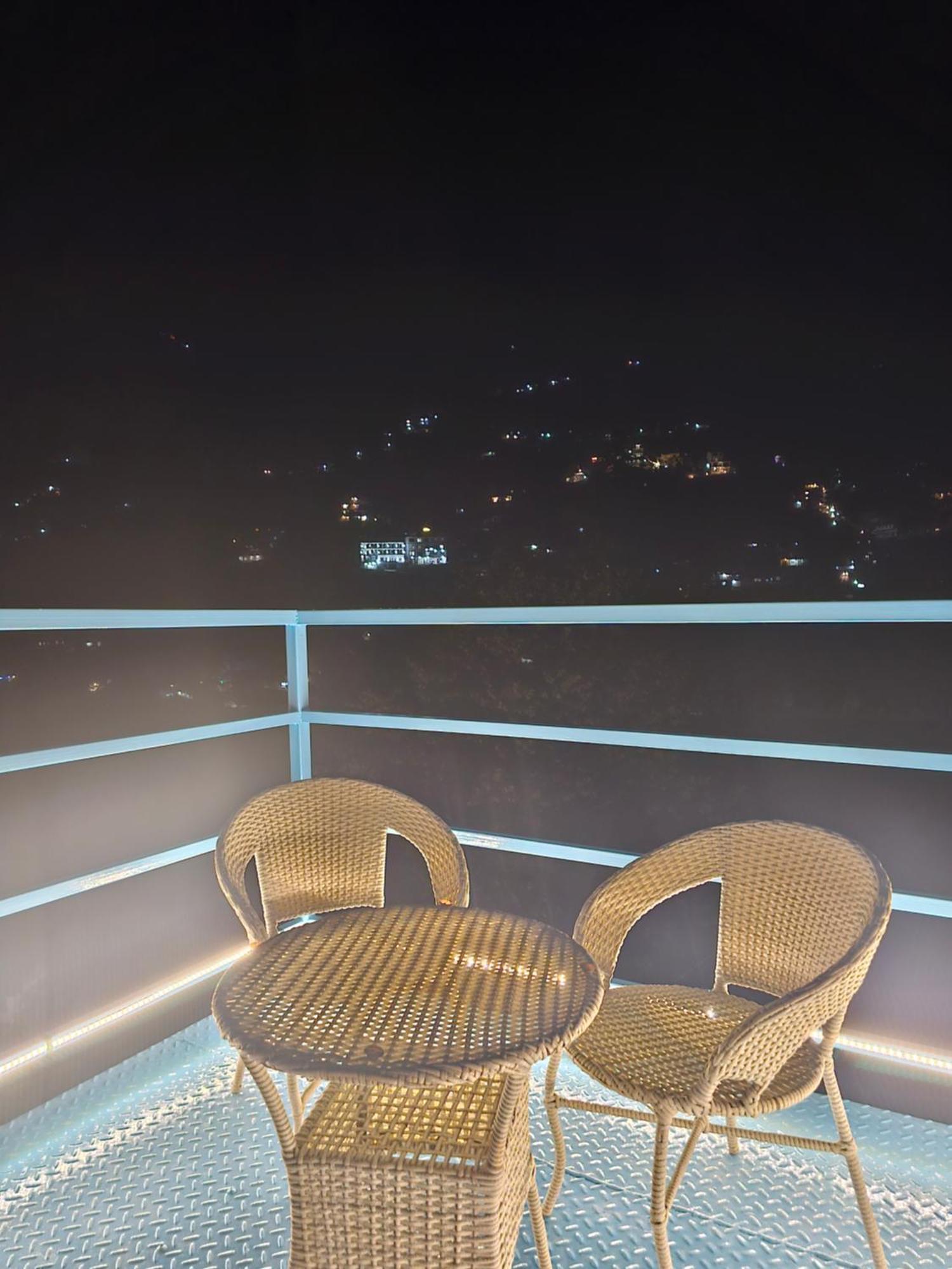 Hotel Old With Balcony And Mountain Views, Near Mall Road Manali (Himachal Pradesh)
