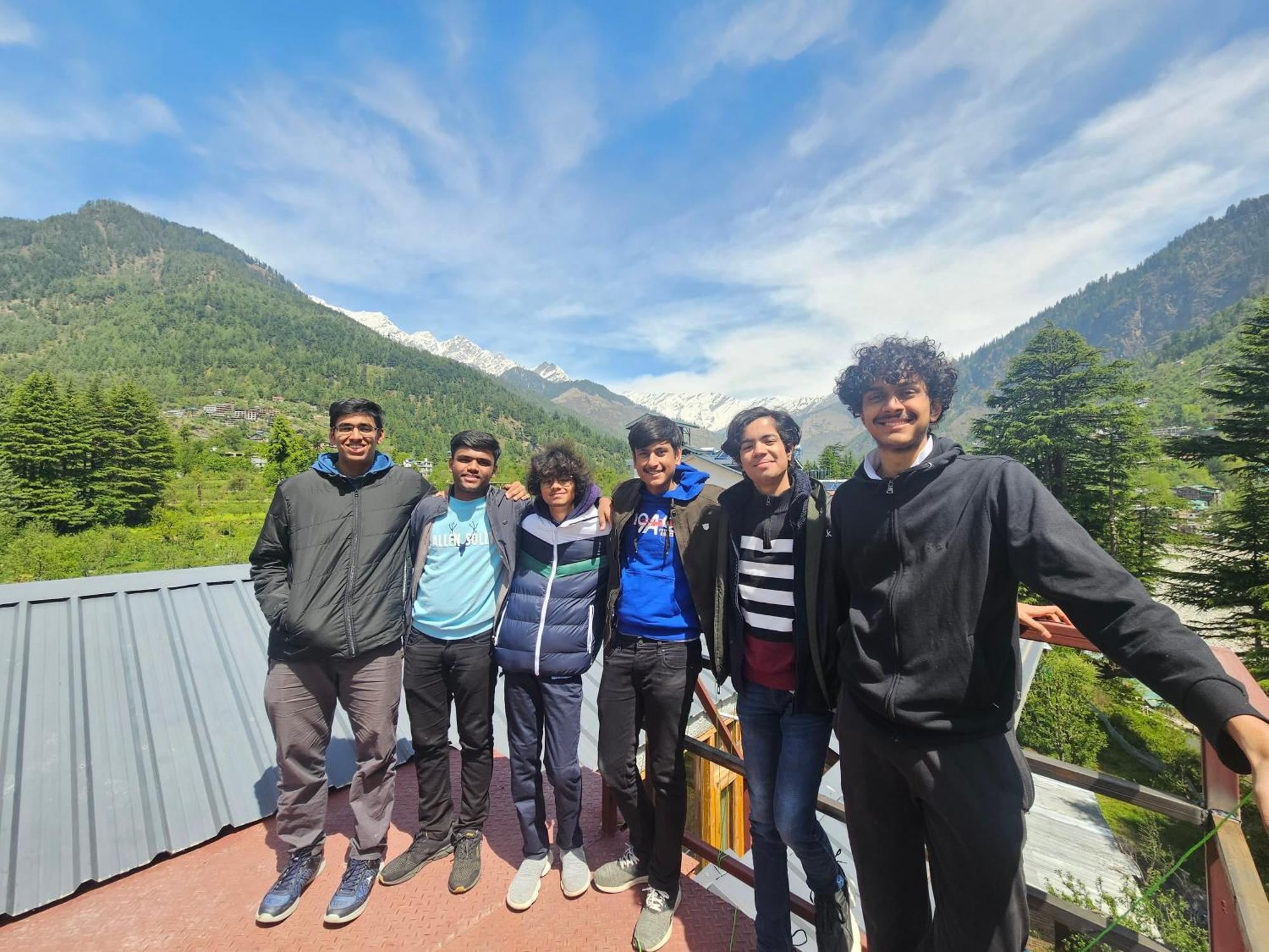 Hotel Old With Balcony And Mountain Views, Near Mall Road Manali (Himachal Pradesh)
