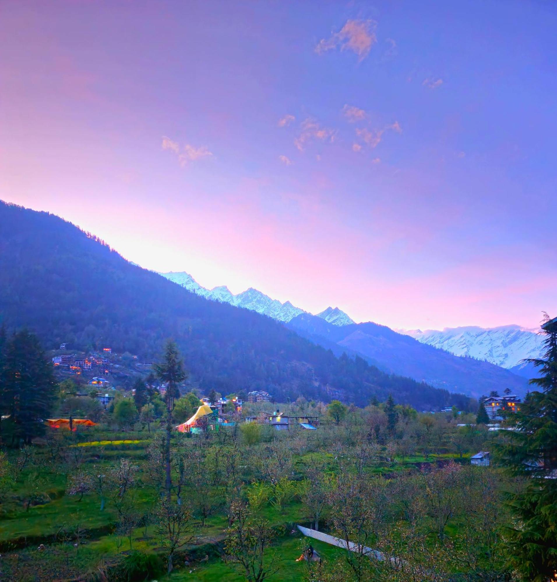 Old With Balcony And Mountain Views, Near Mall Road Manali (Himachal Pradesh)