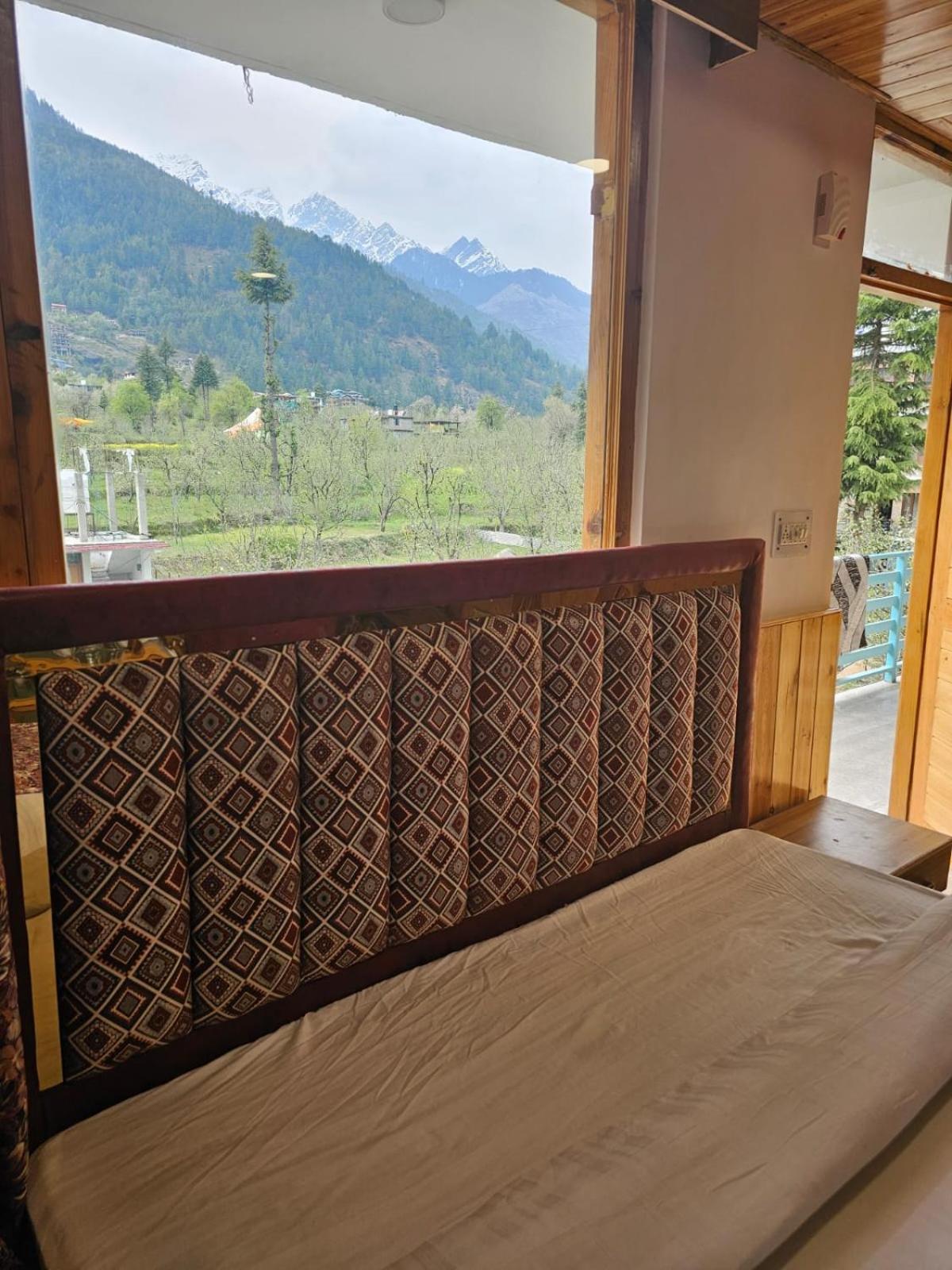 Old With Balcony And Mountain Views, Near Mall Road 4*