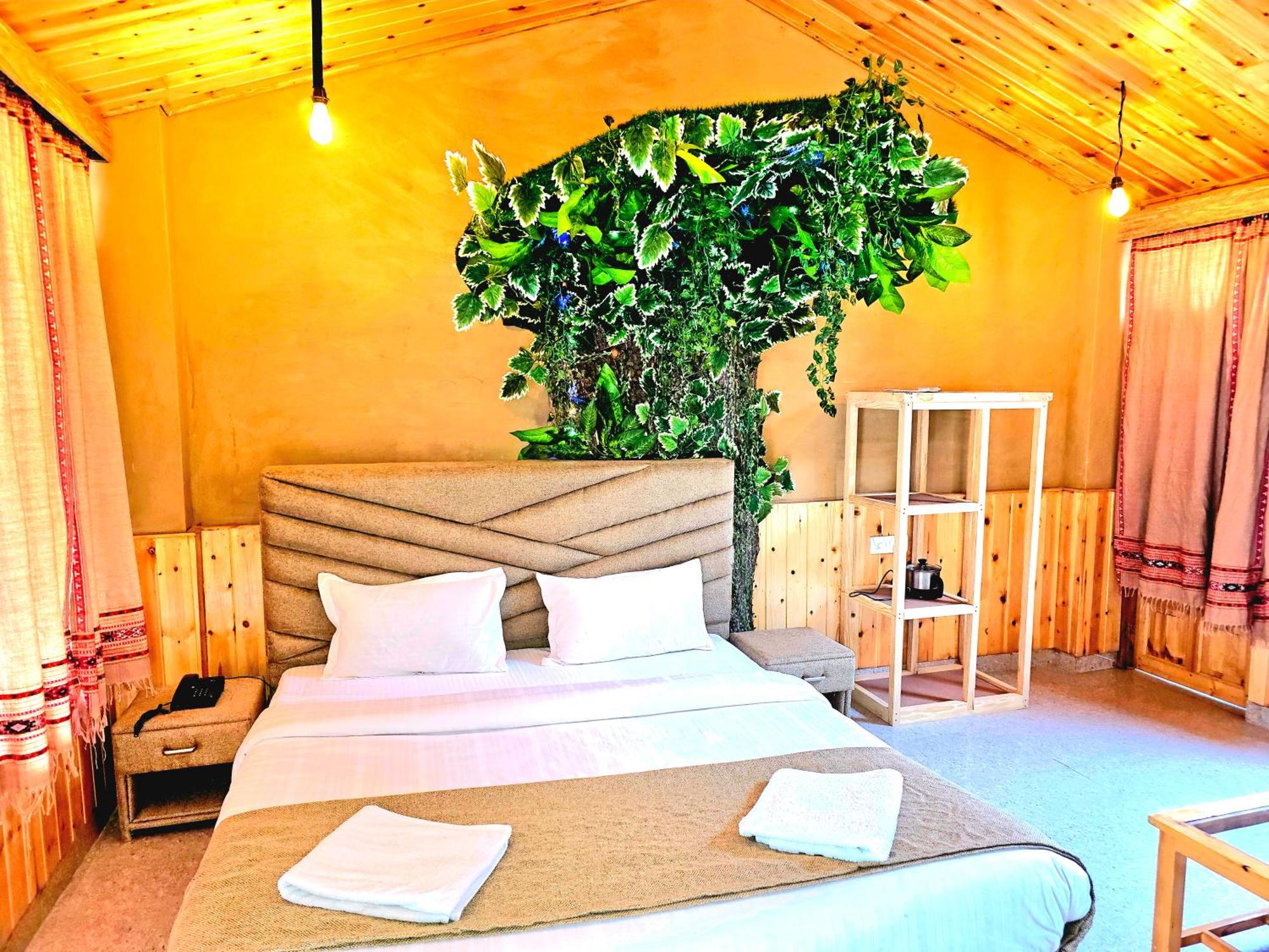 Old With Balcony And Mountain Views, Near Mall Road 4*