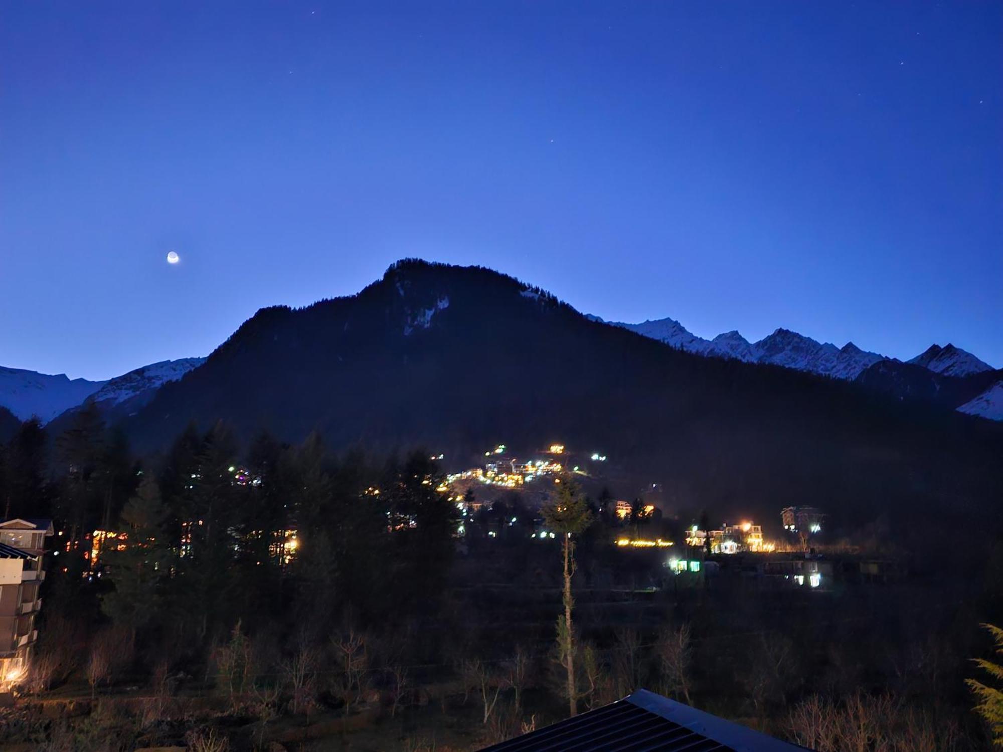 Old With Balcony And Mountain Views, Near Mall Road Hotel 4*