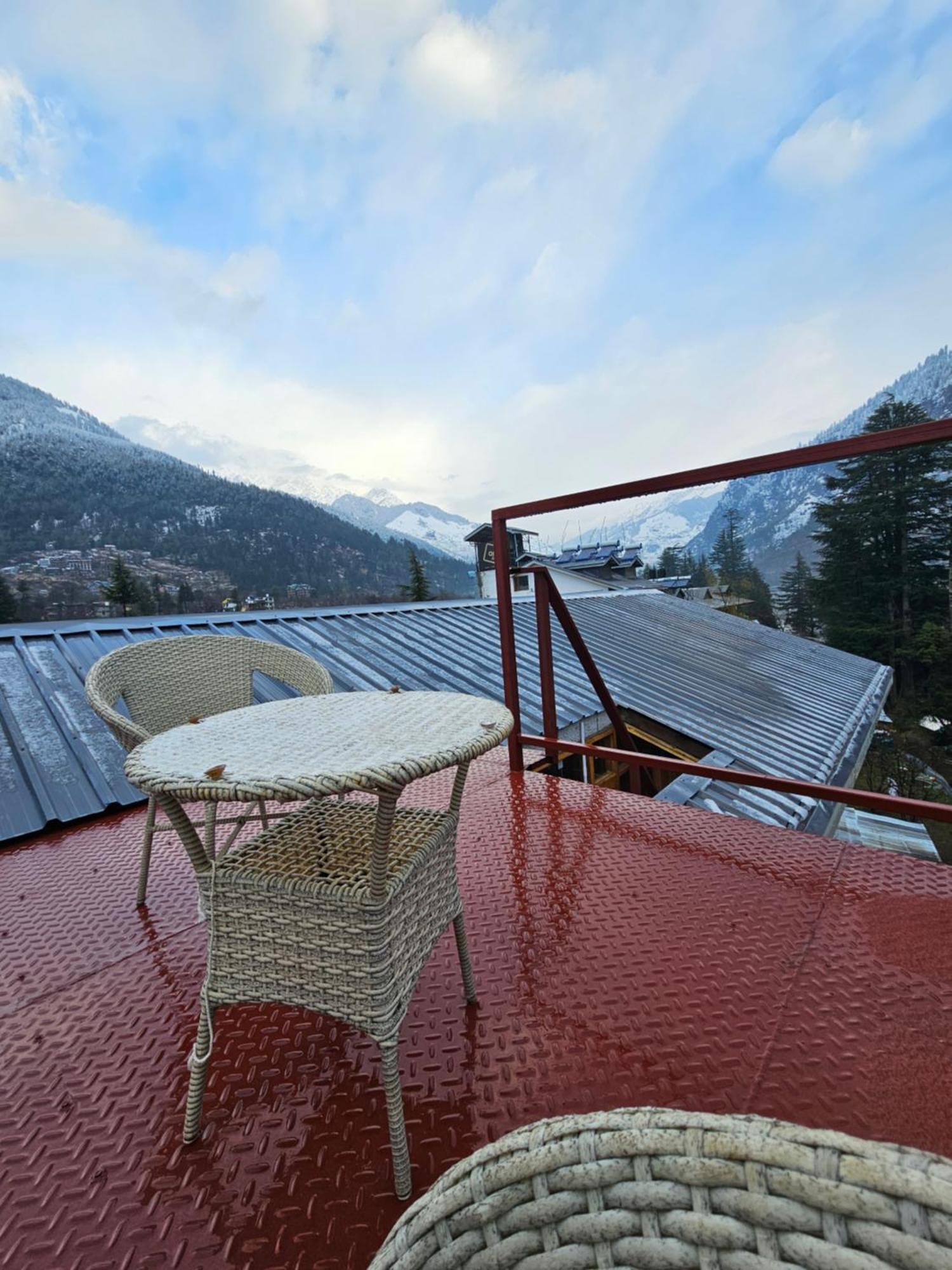 Old With Balcony And Mountain Views, Near Mall Road Hotel Manali (Himachal Pradesh)
