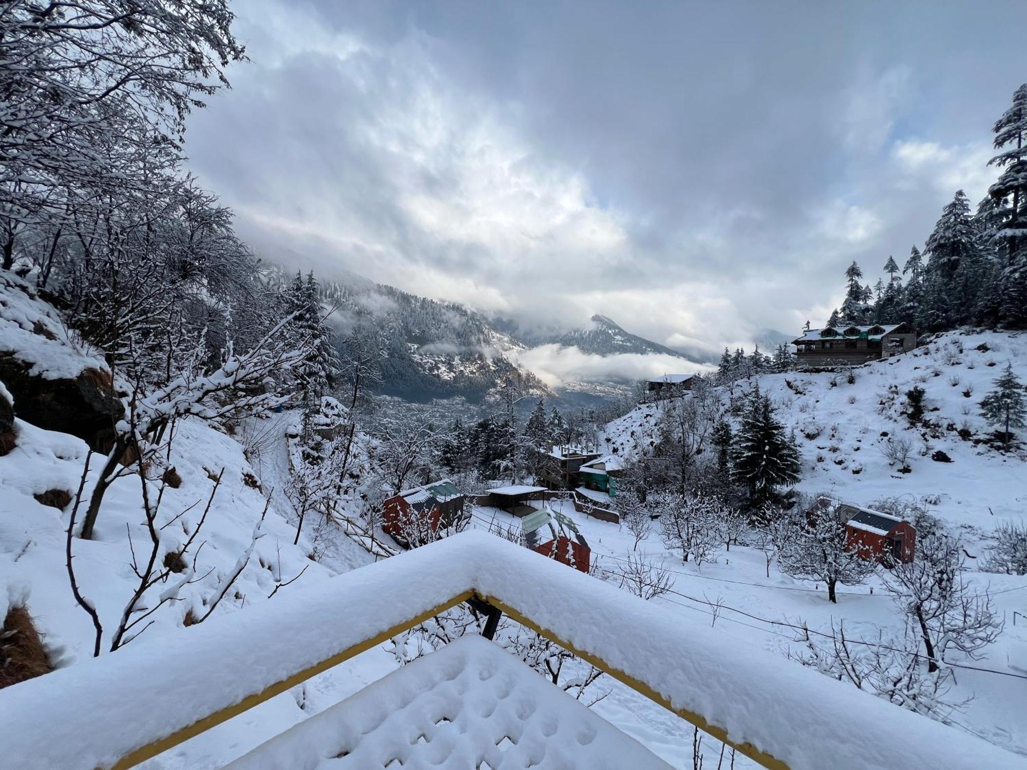 Glass By Urban Monk- Unique Centrally Heated With Electric Blankets Resort Manali (Himachal Pradesh)