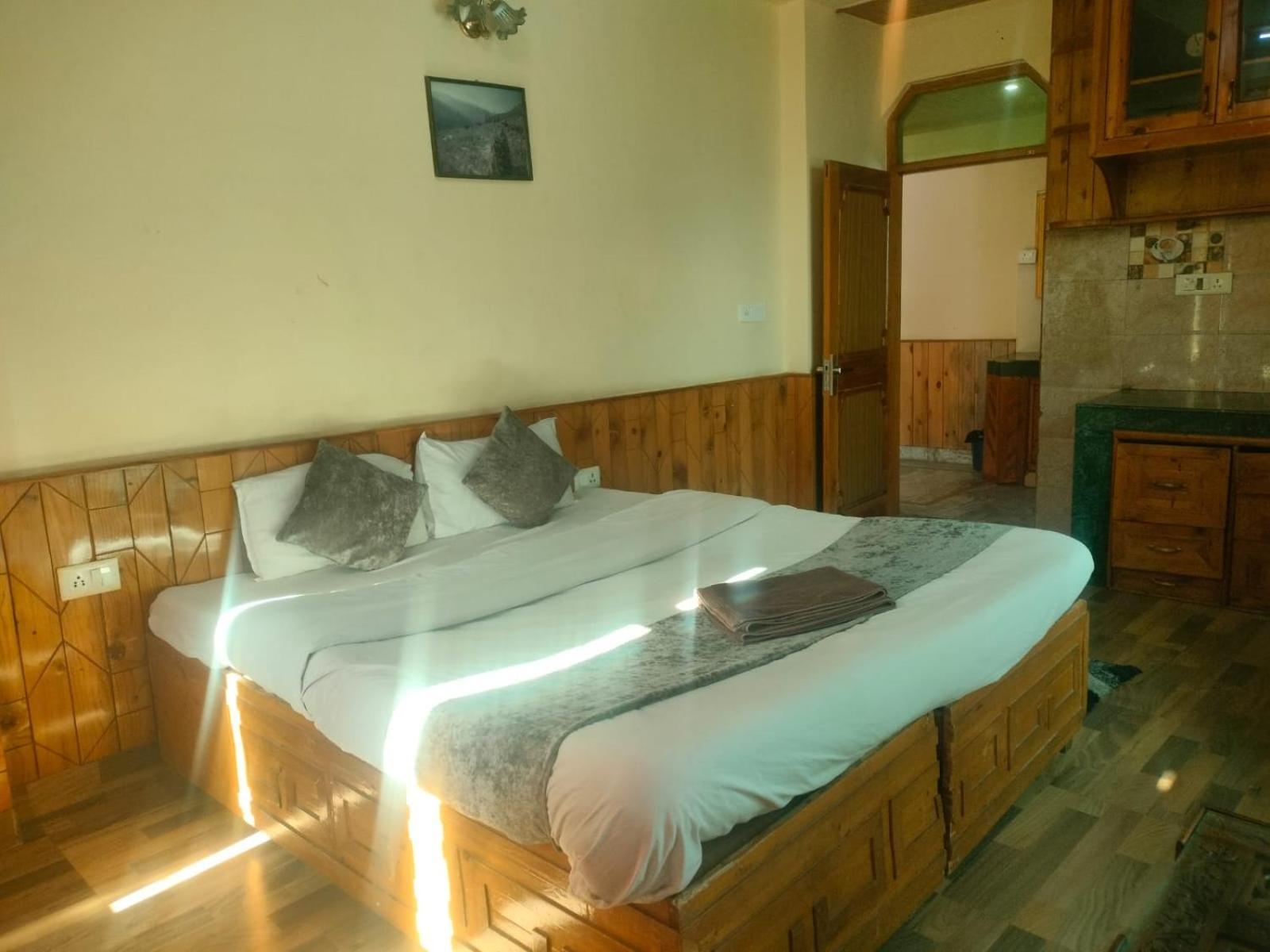 Hotel Govind Royal Manali (Himachal Pradesh)