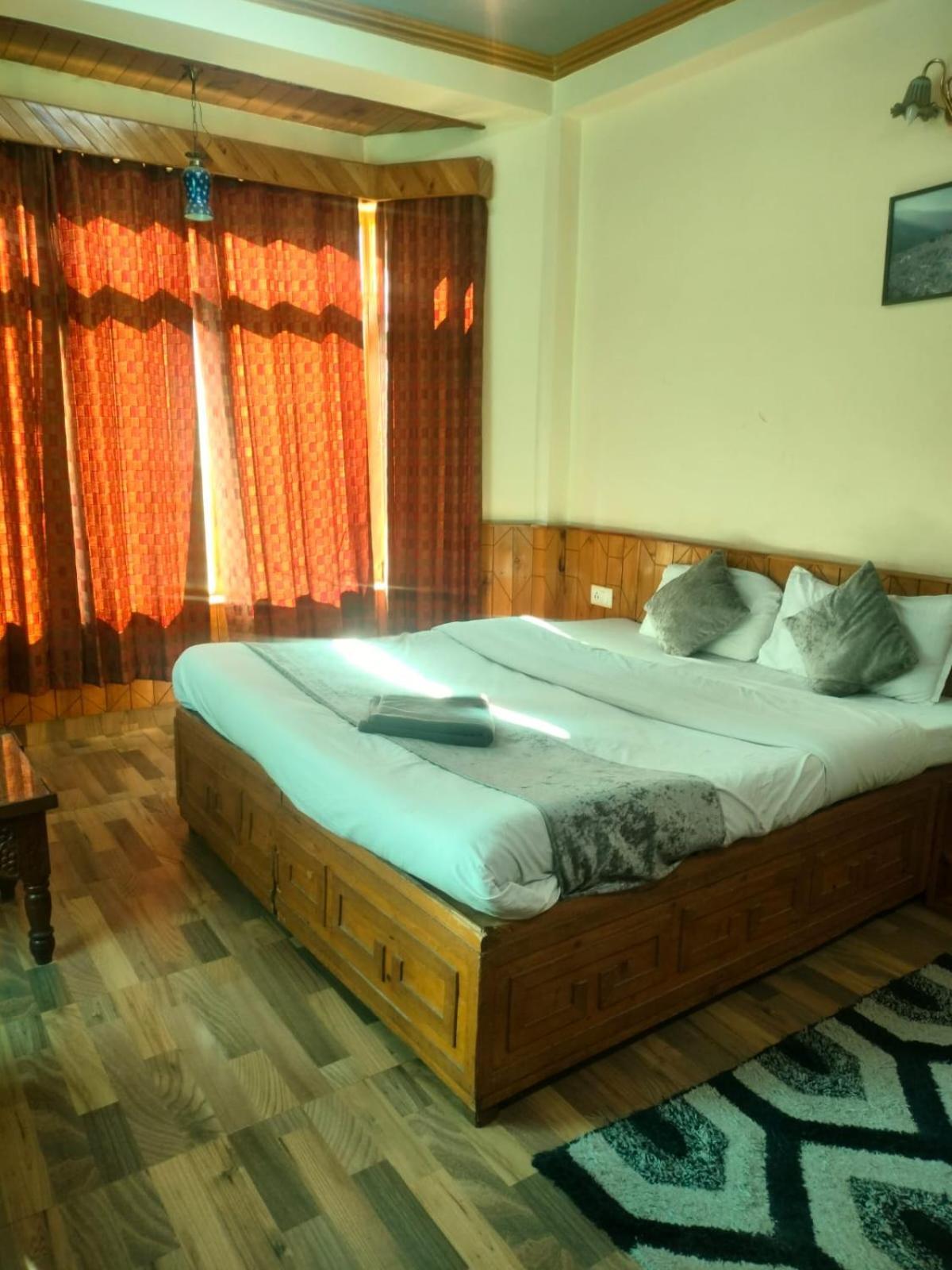 Govind Royal Hotel