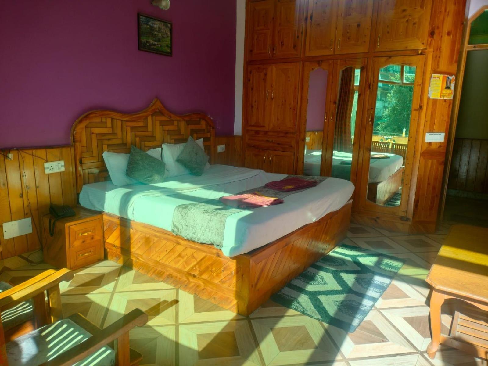 Govind Royal Hotel 4*