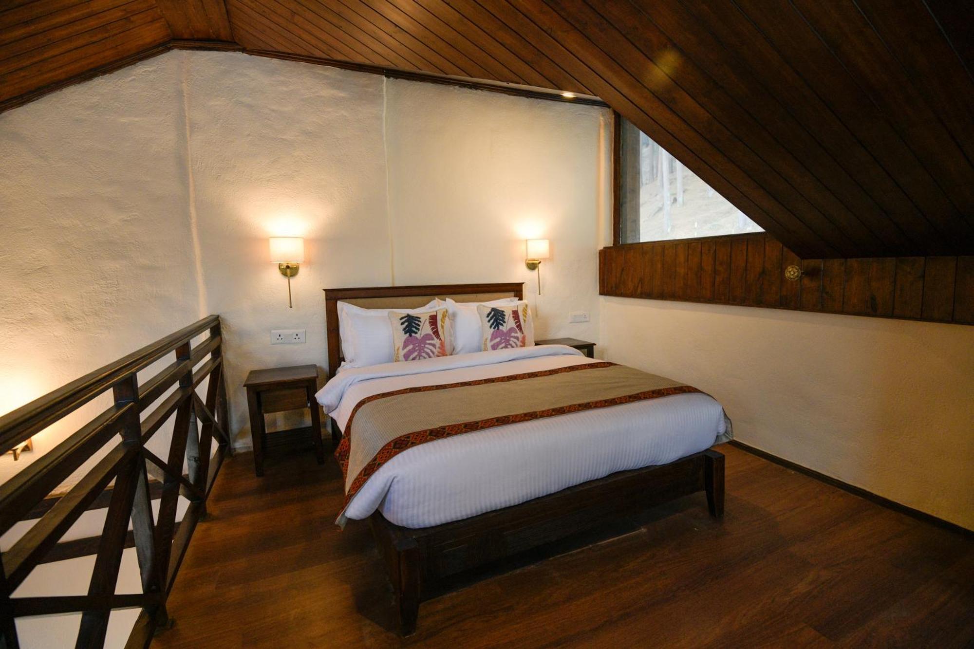 Resort Pause By The Woods Manali (Himachal Pradesh)