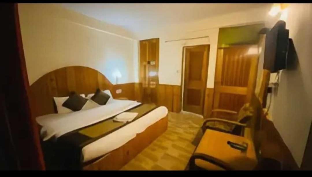 Hadimba Regency ! Free 4 Wheeler Parking ! Mountain View ! Near Mall Road Hotel Manali (Himachal Pradesh)