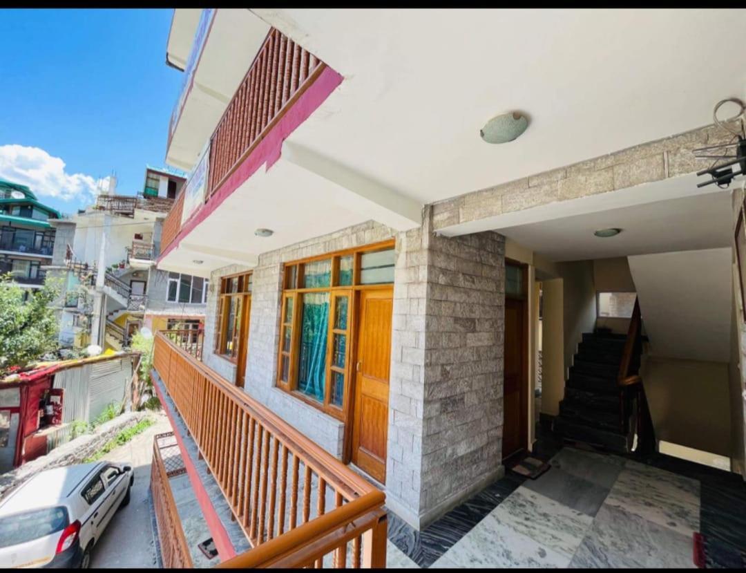 Hotel Hadimba Regency ! Free 4 Wheeler Parking ! Mountain View ! Near Mall Road Manali (Himachal Pradesh)