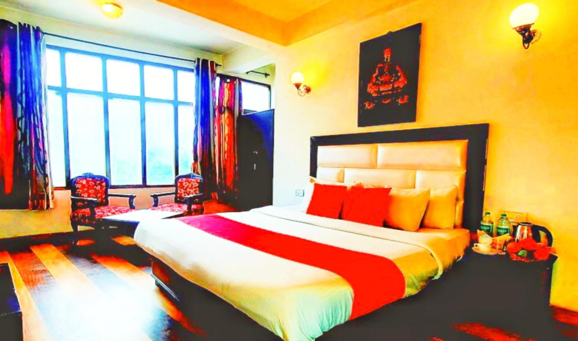 Kalinga Inter Continental Near Beas River - Restaurant & Free Parking - Luxurious Quality - Excellent Customer Service Homestay