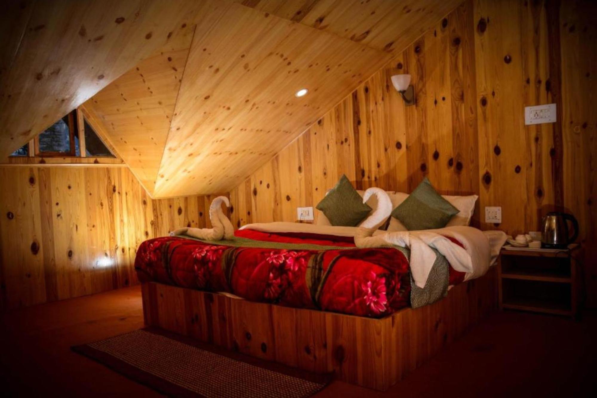 Kalinga Inter Continental Near Beas River - Restaurant & Free Parking - Luxurious Quality - Excellent Customer Service Homestay