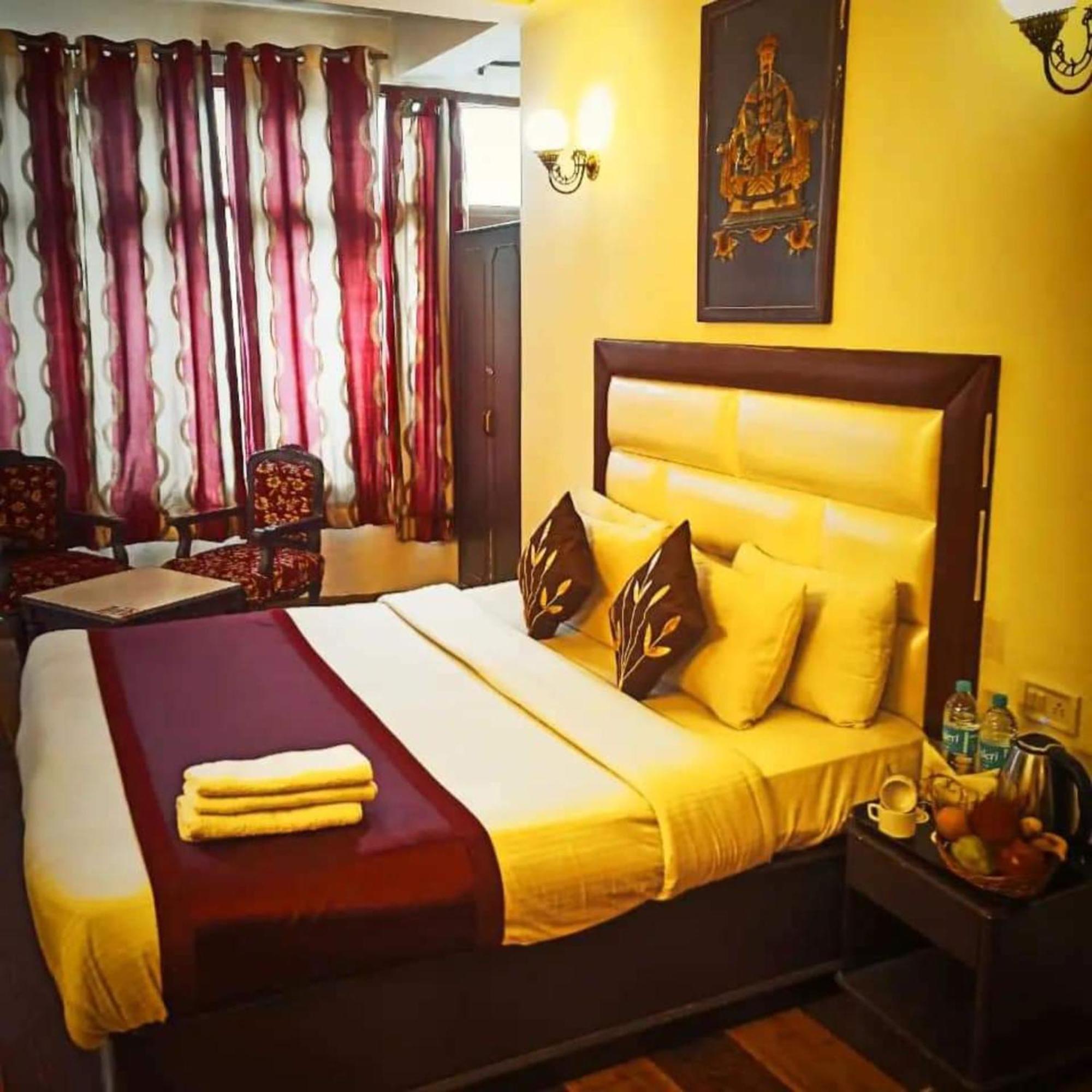Kalinga Inter Continental Near Beas River - Restaurant & Free Parking - Luxurious Quality - Excellent Customer Service Homestay *