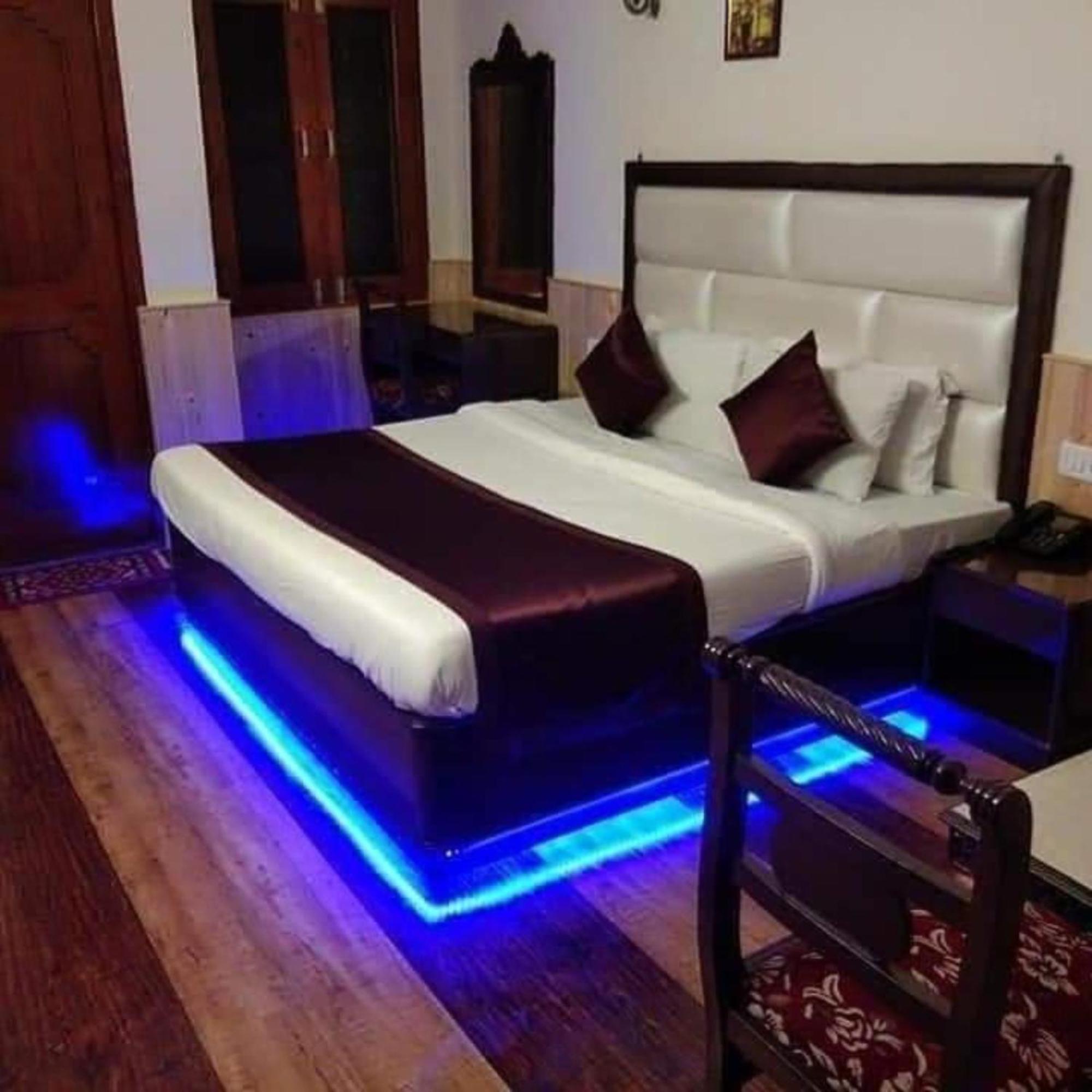 Kalinga Inter Continental Near Beas River - Restaurant & Free Parking - Luxurious Quality - Excellent Customer Service Homestay Manali (Himachal Pradesh)