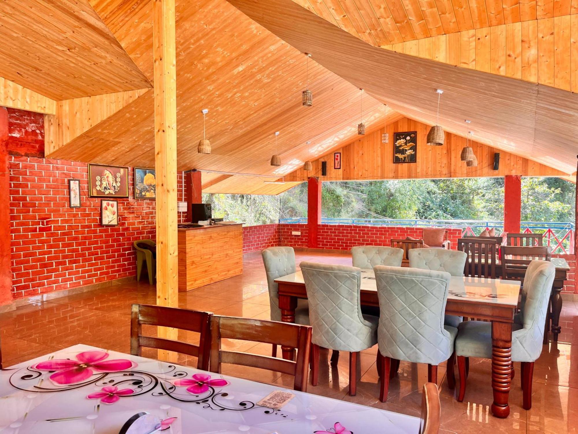 Hotel Himalayan Valley View Retreat - Selling Riverside In Manali (Himachal Pradesh)