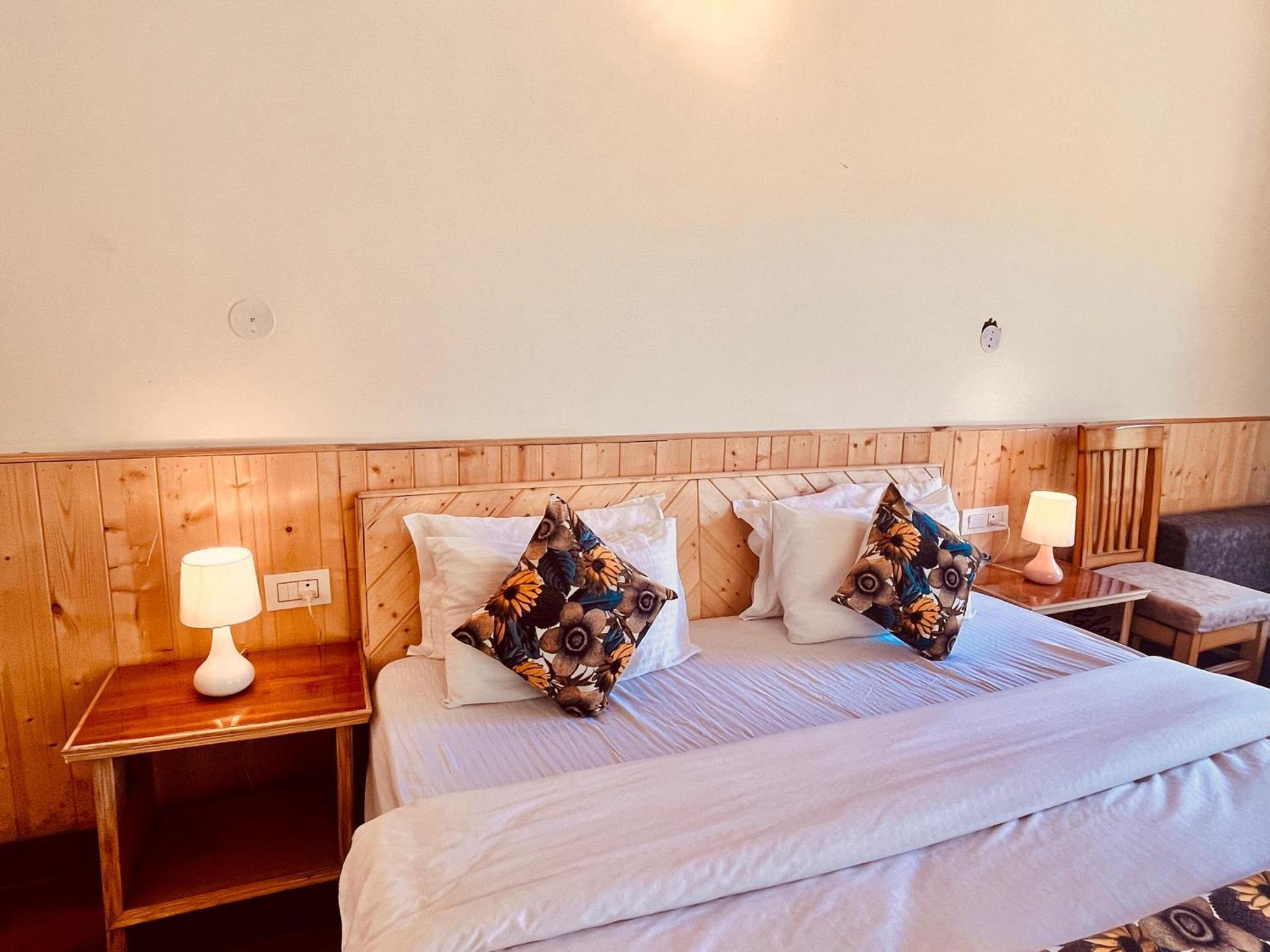 Himalayan Valley View Retreat - Selling Riverside In Hotel Manali (Himachal Pradesh)