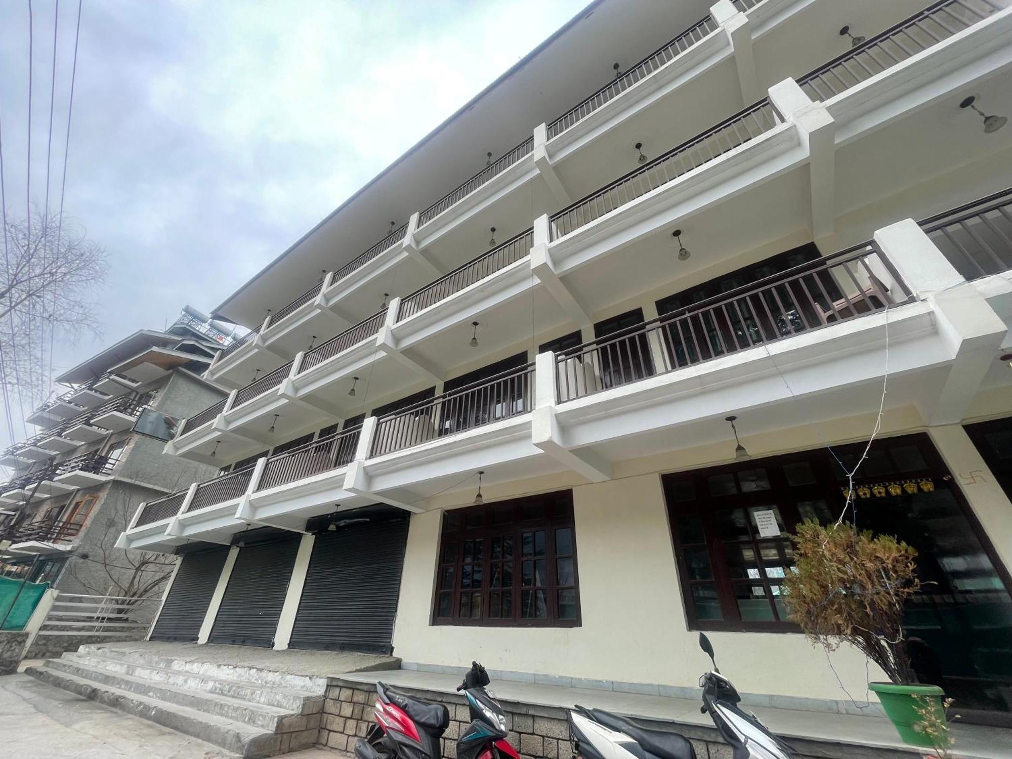 Celebriti By London Vista - Old Hotel 4*