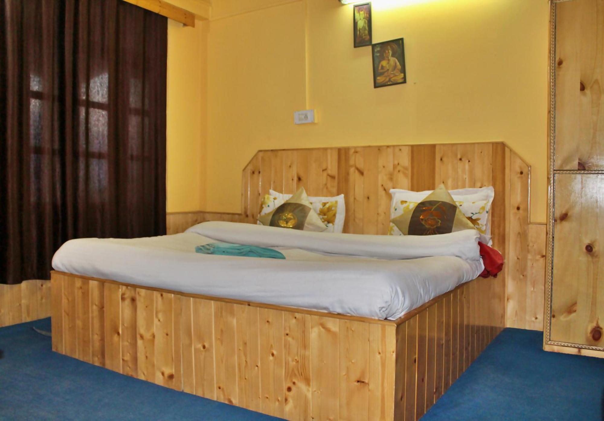 Hotel Apple Field House Manali (Himachal Pradesh)