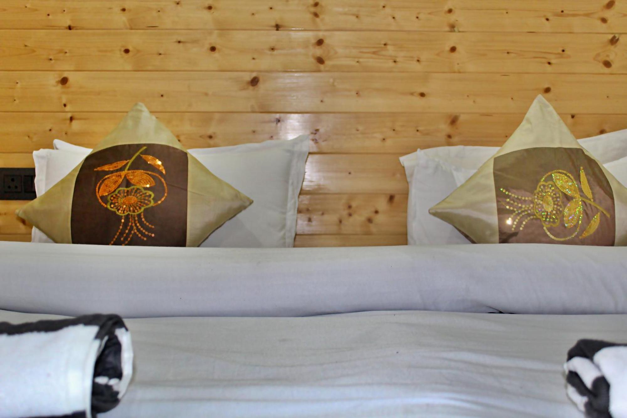 Hotel Apple Field House Manali (Himachal Pradesh)