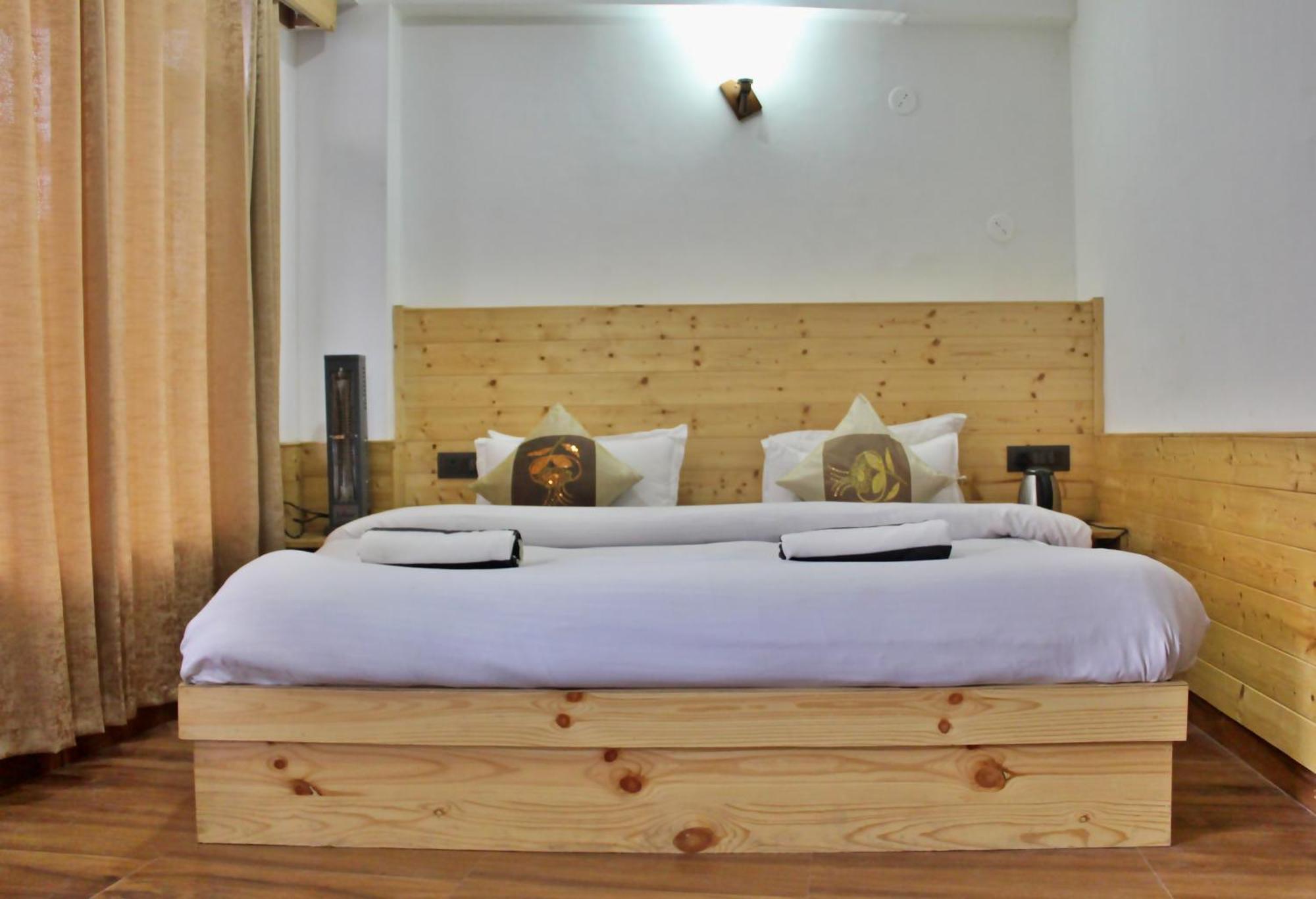 Apple Field House Hotel 3*