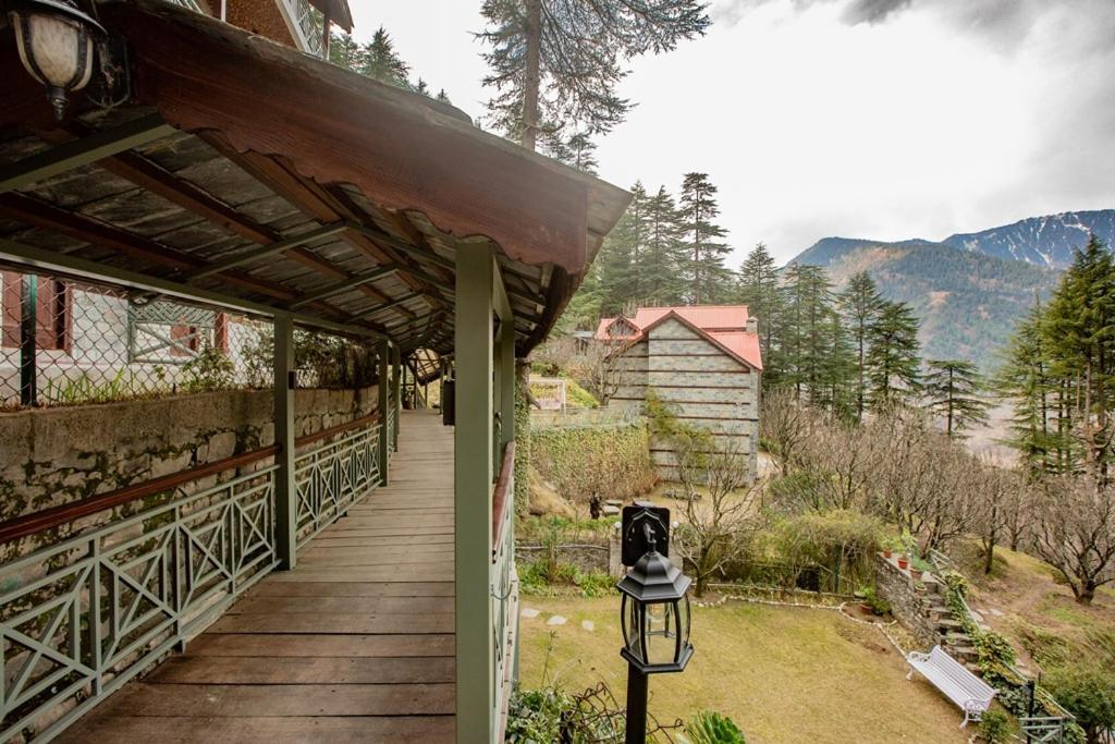 Resort Pause By The Woods