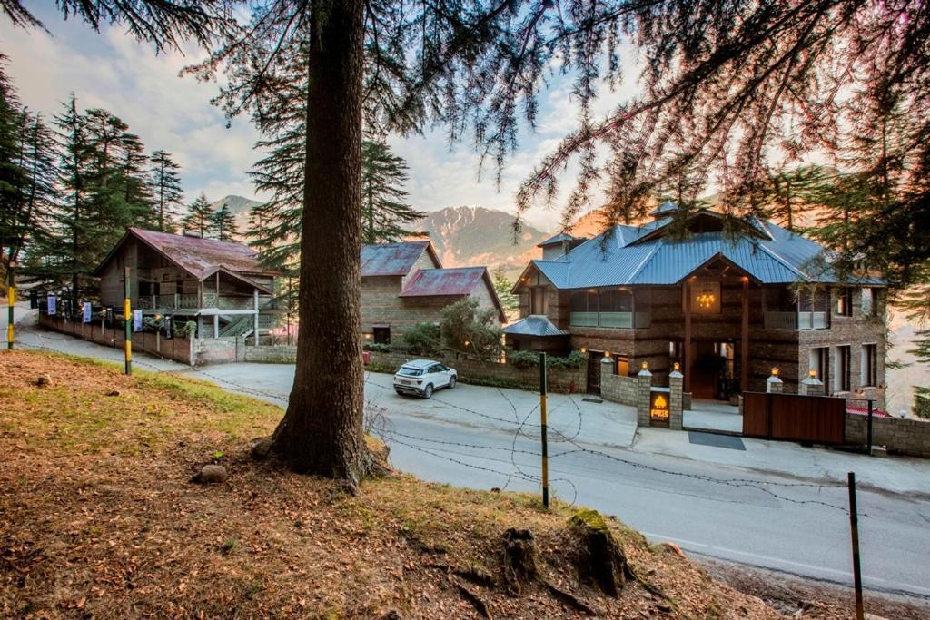 Pause By The Woods Resort Manali (Himachal Pradesh)
