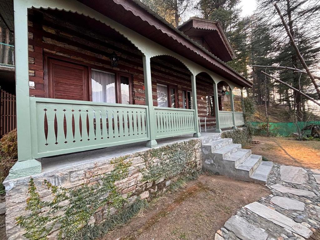 Resort Pause By The Woods Manali (Himachal Pradesh)