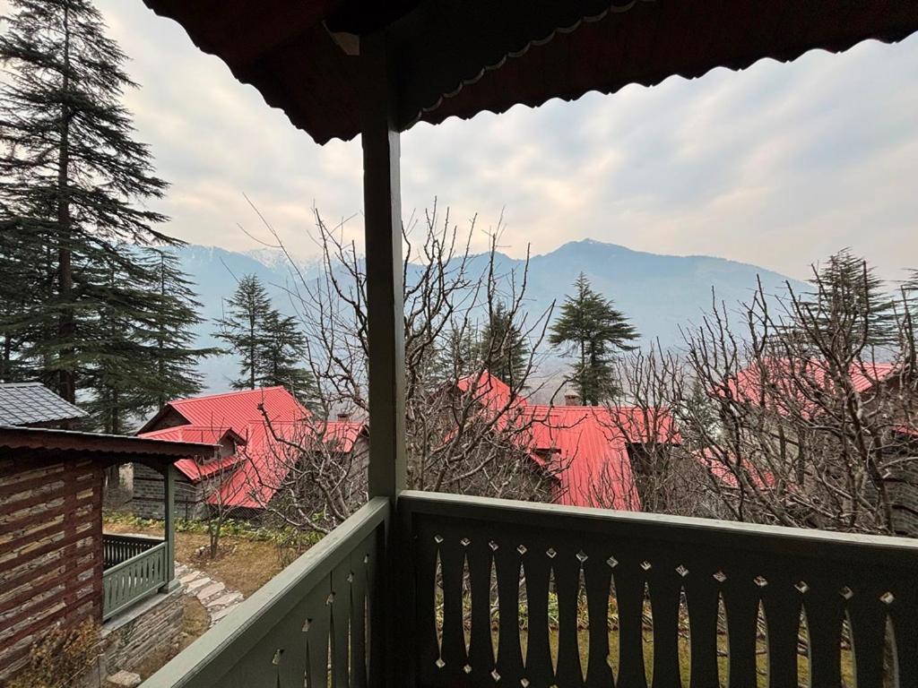 Resort Pause By The Woods Manali (Himachal Pradesh)