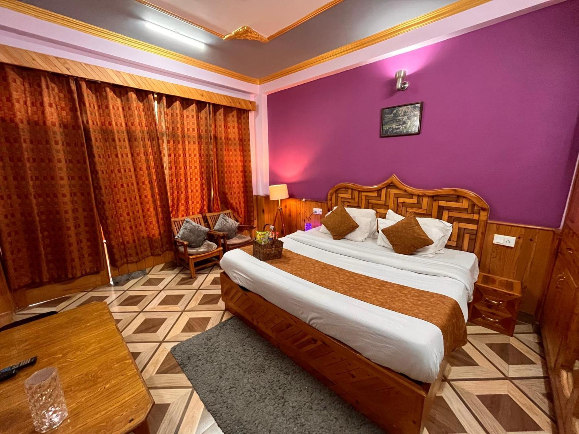 The Rama Lodge, - 1,2,3,4 Bedrooms Independent Luxury Available With Mountain View Hotel Manali (Himachal Pradesh)