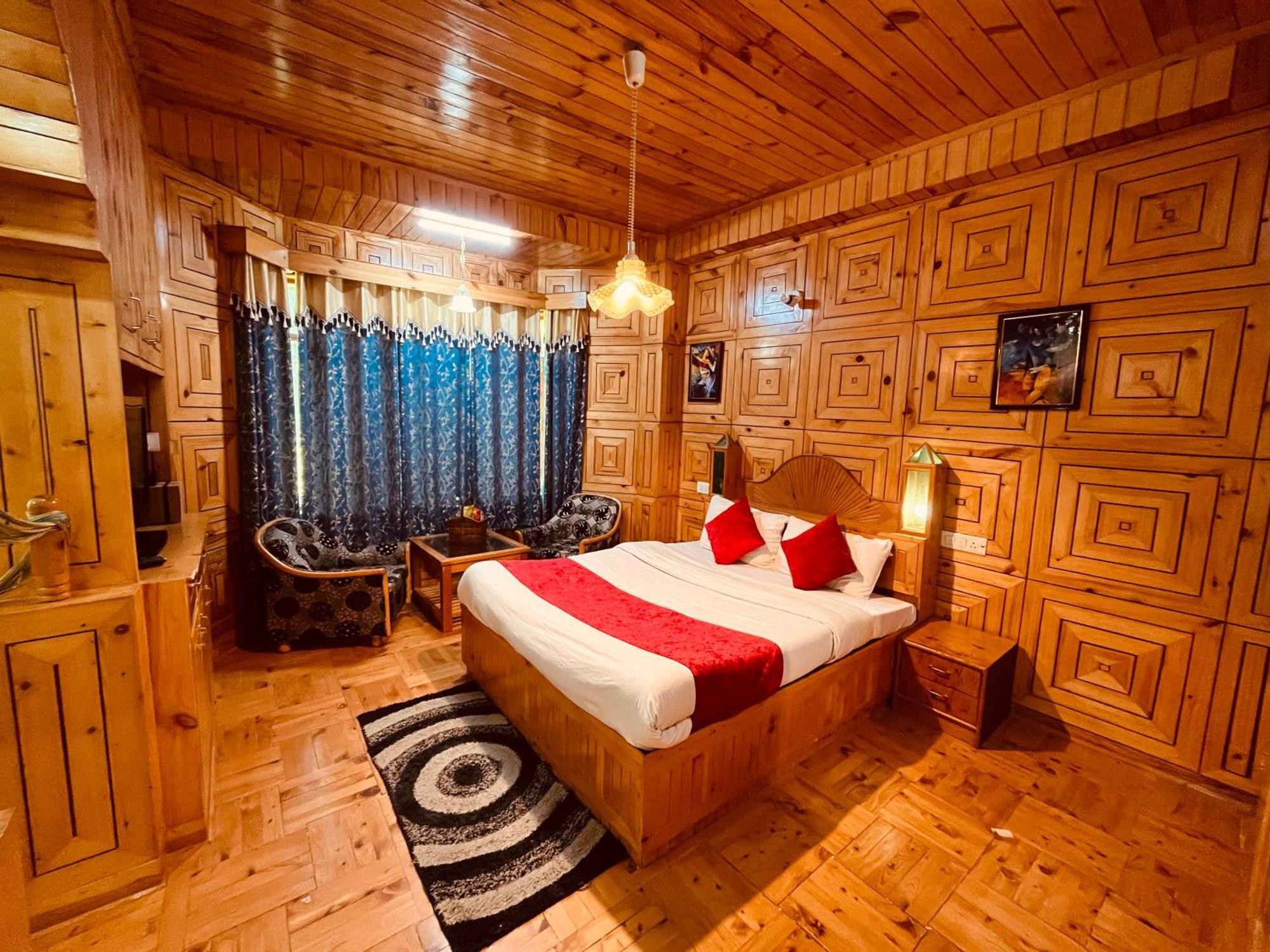 The Rama Lodge, - 1,2,3,4 Bedrooms Independent Luxury Available With Mountain View