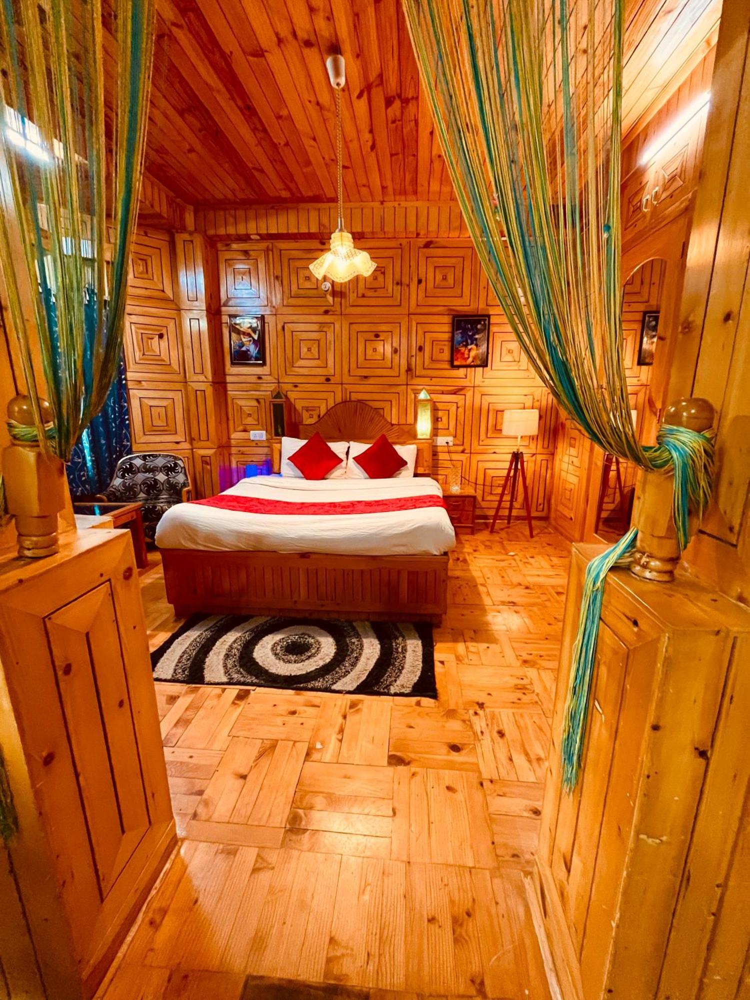 The Rama Lodge, - 1,2,3,4 Bedrooms Independent Luxury Available With Mountain View Hotel Manali (Himachal Pradesh)