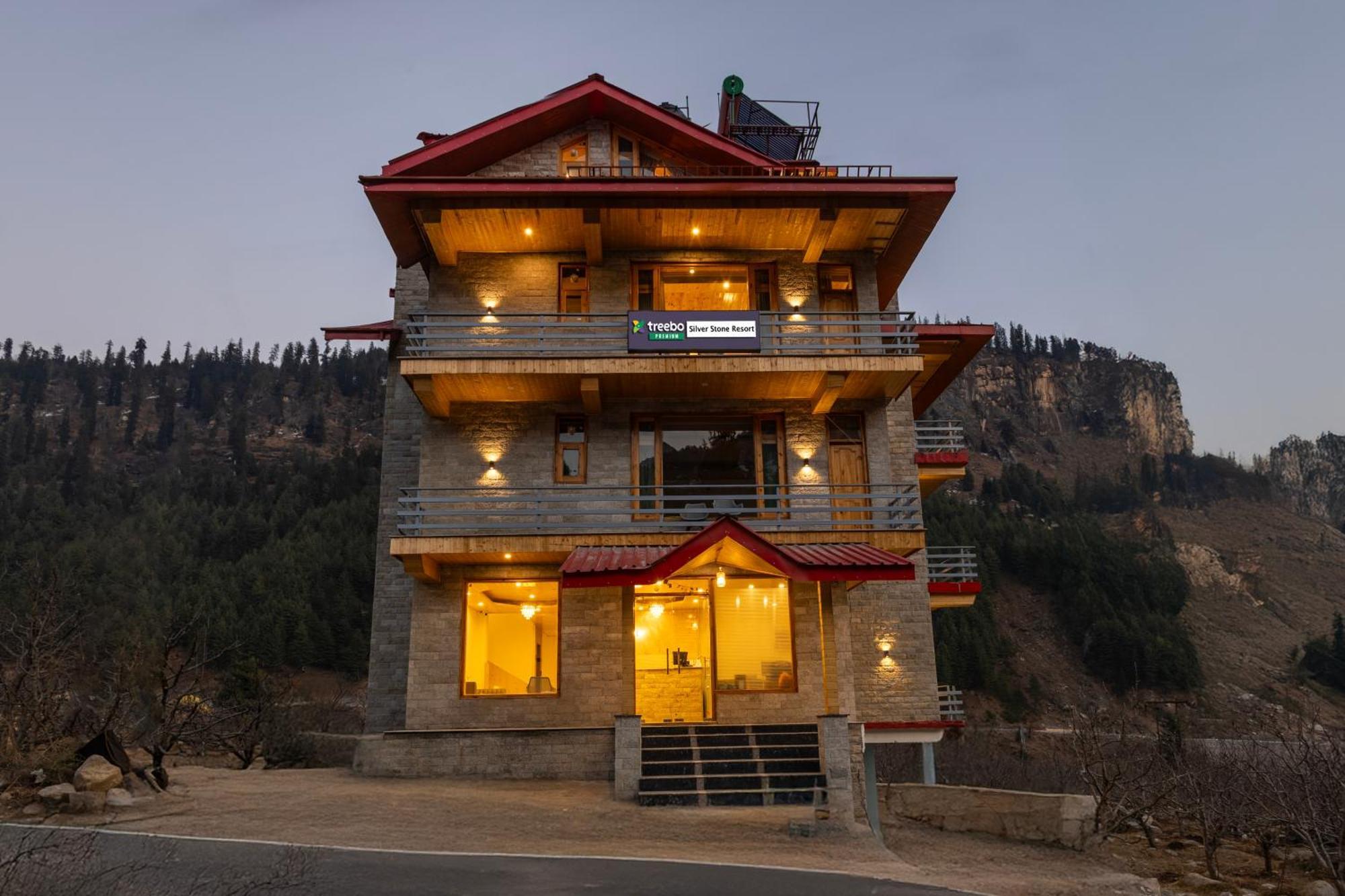 Hotel Treebo Premium Silverstone With Mountain Valley View 4*