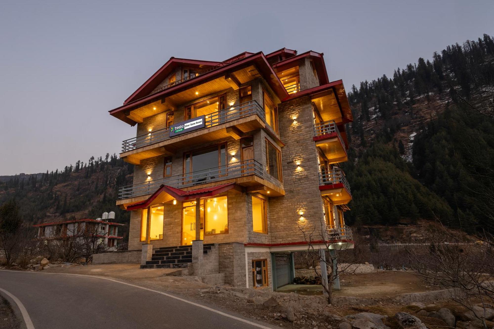 Treebo Premium Silverstone With Mountain Valley View Manali (Himachal Pradesh)